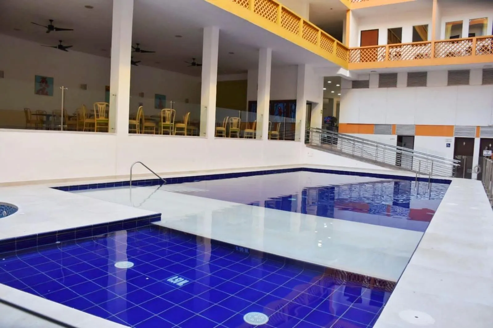 Swimming pool in Hotel Neiva Plaza