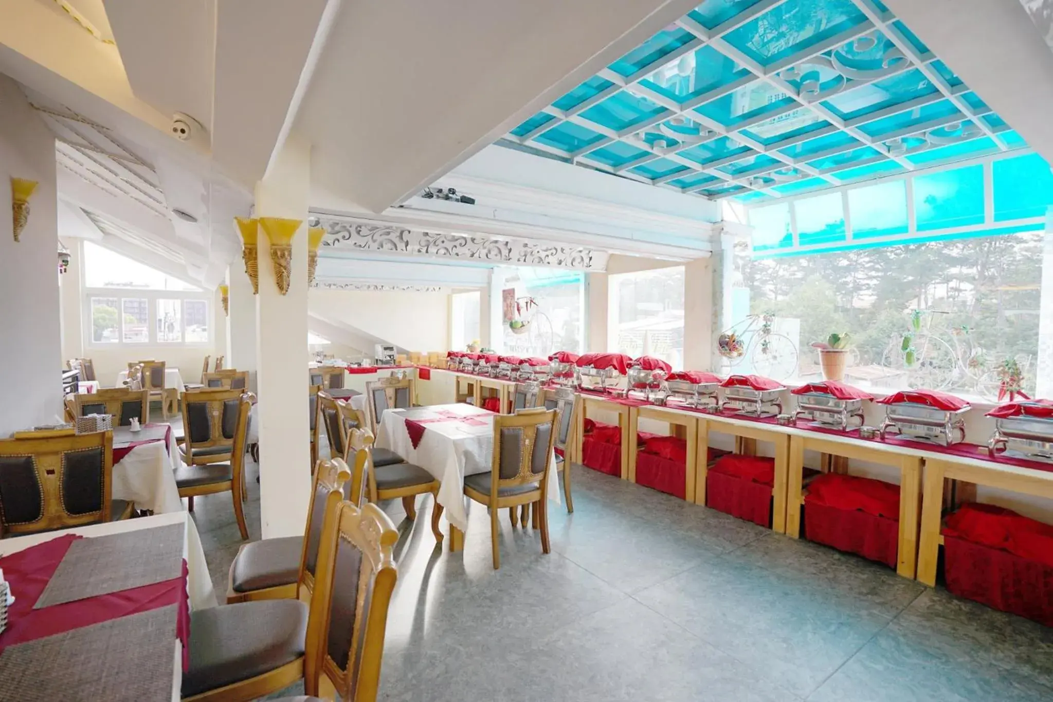 Restaurant/places to eat in Dream Luxury Hotel Restaurant/places to eat in Dream Luxury Hotel