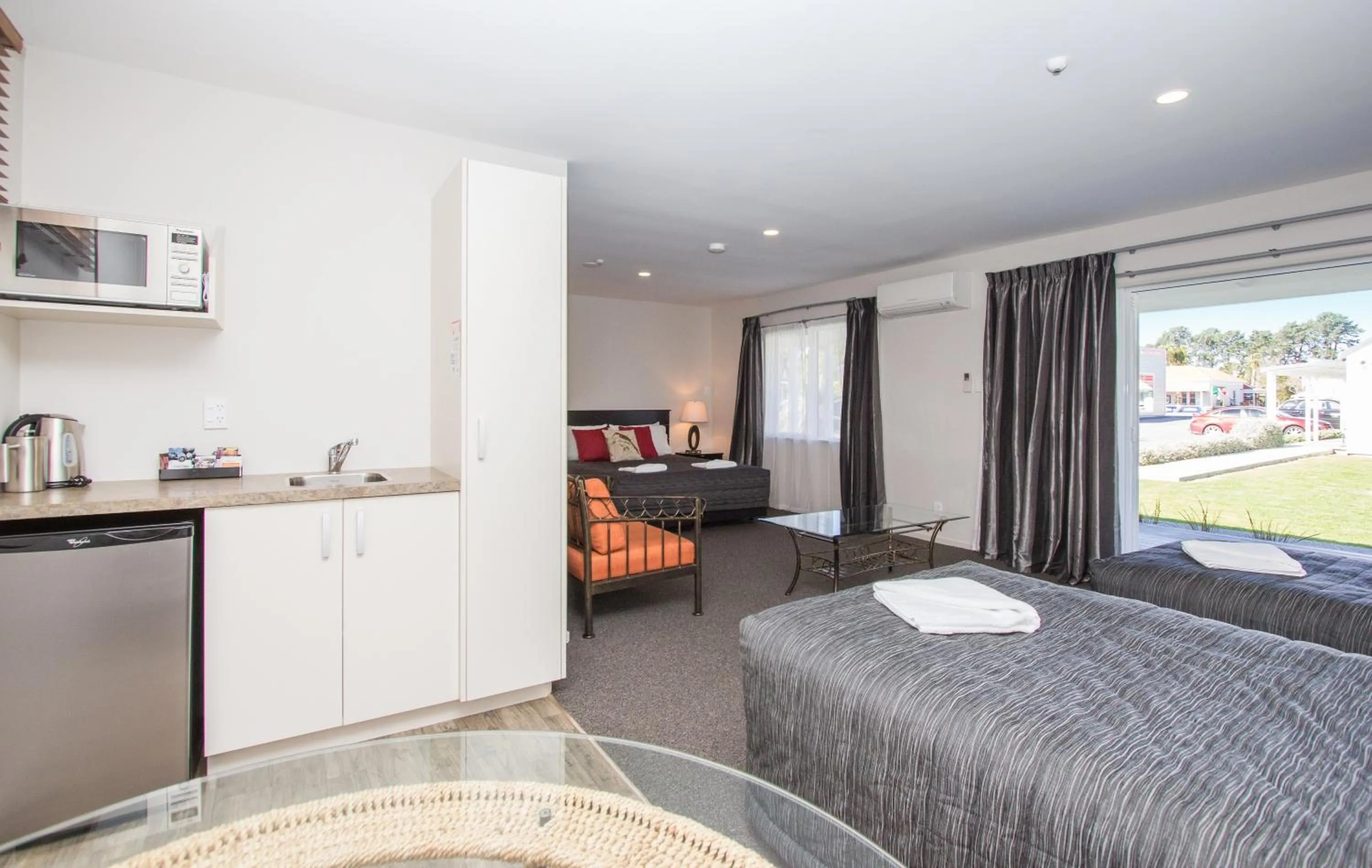 Bedroom, Bed in Greyfriars Motel