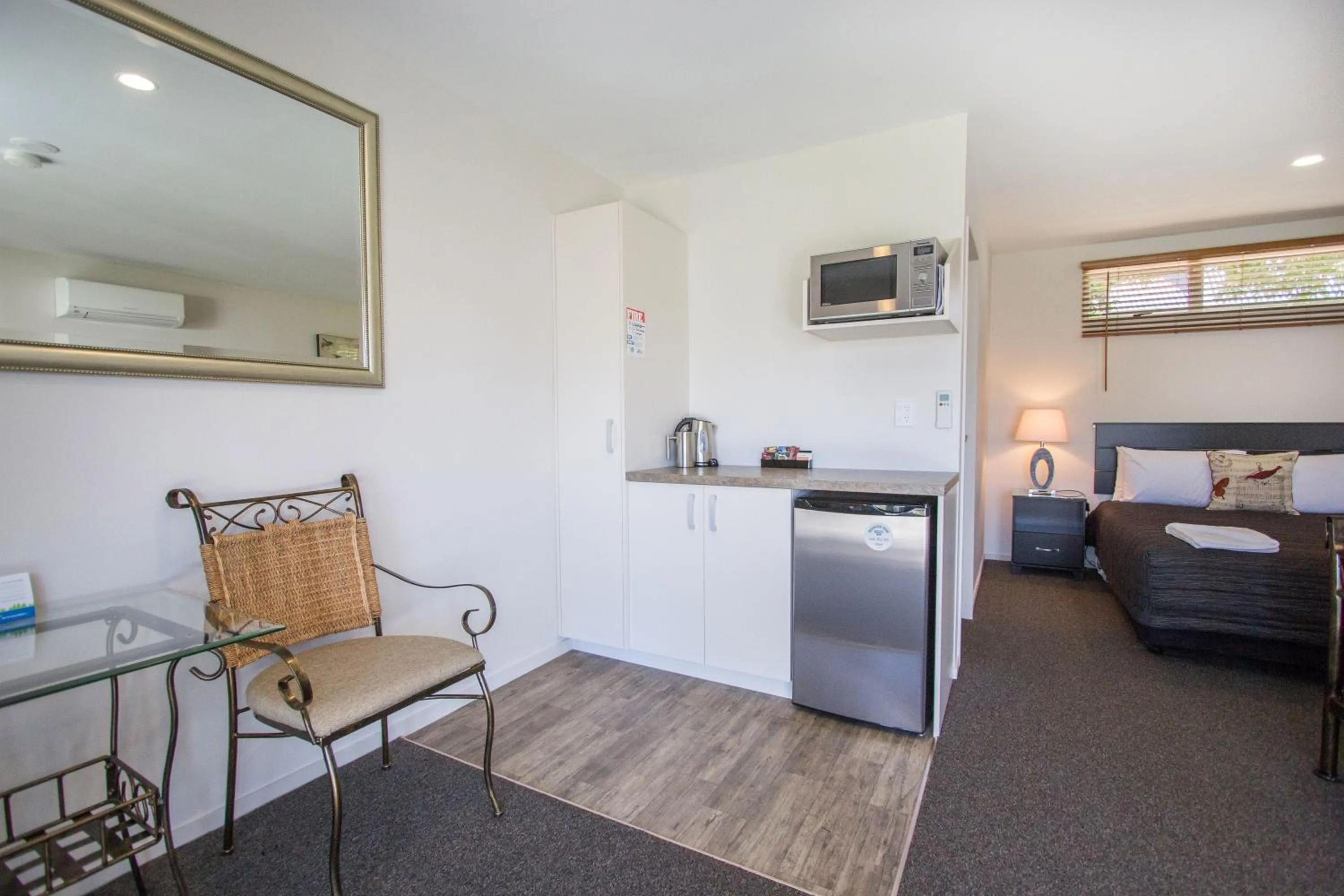 Kitchen or kitchenette in Greyfriars Motel