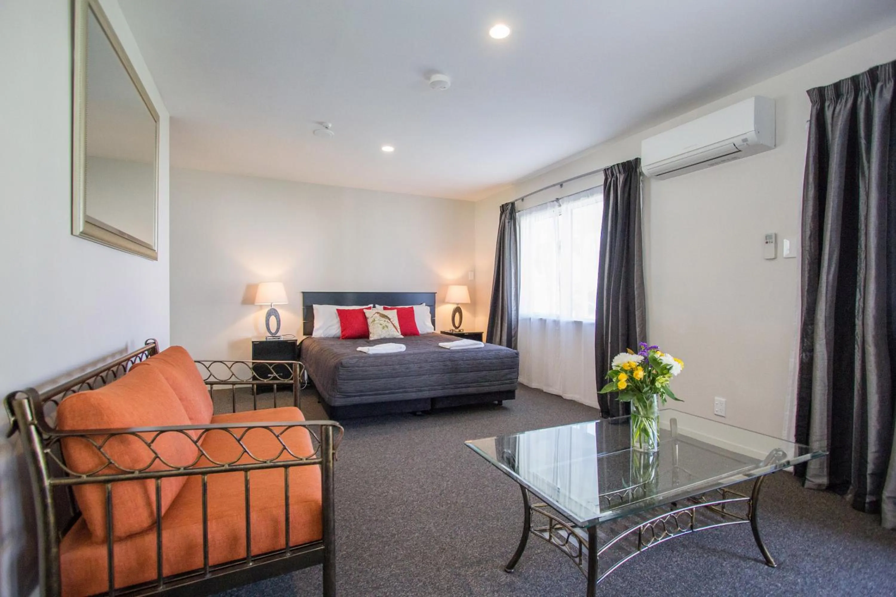 Bed in Greyfriars Motel