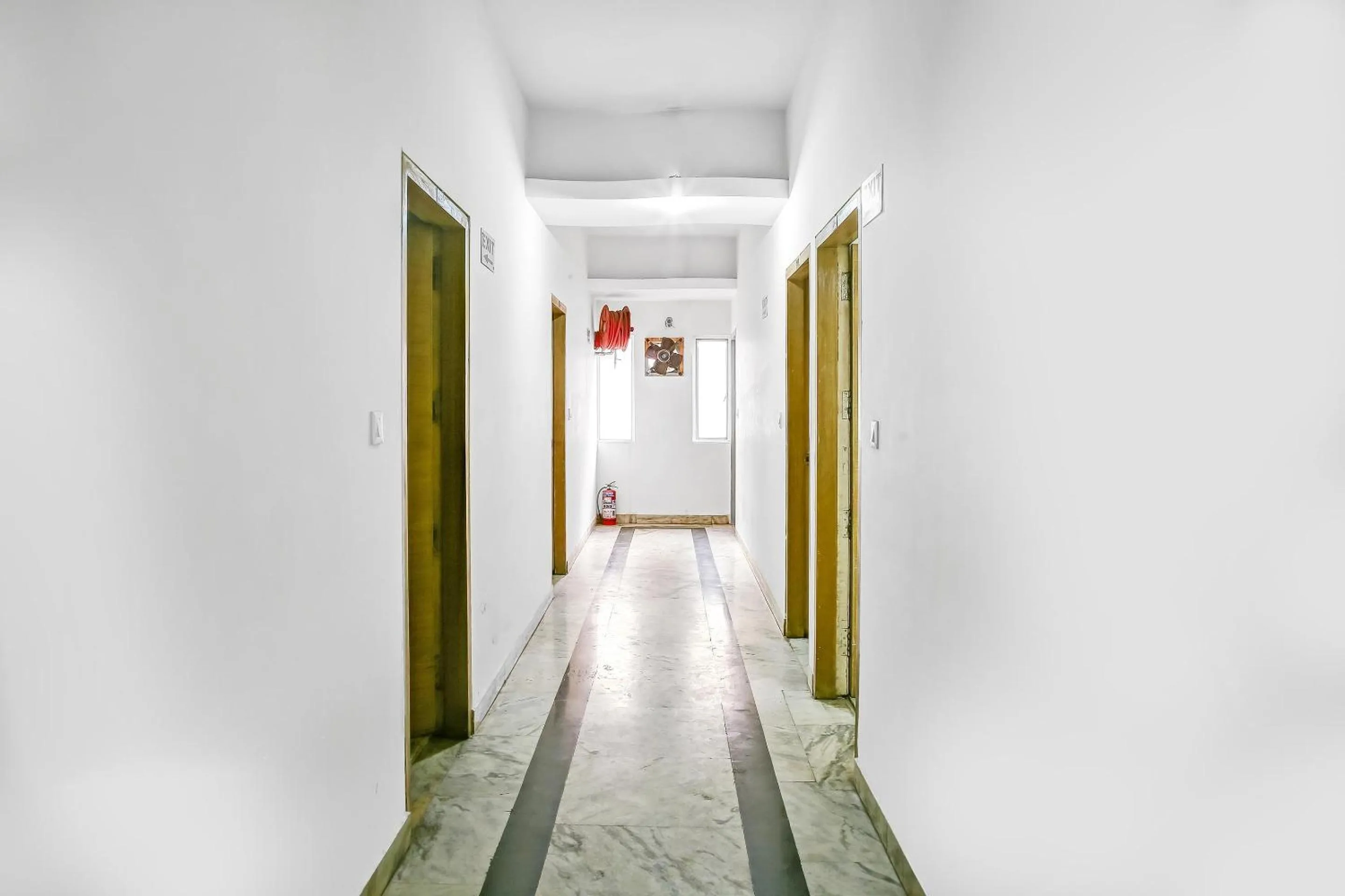 Hotel O Crown Continental