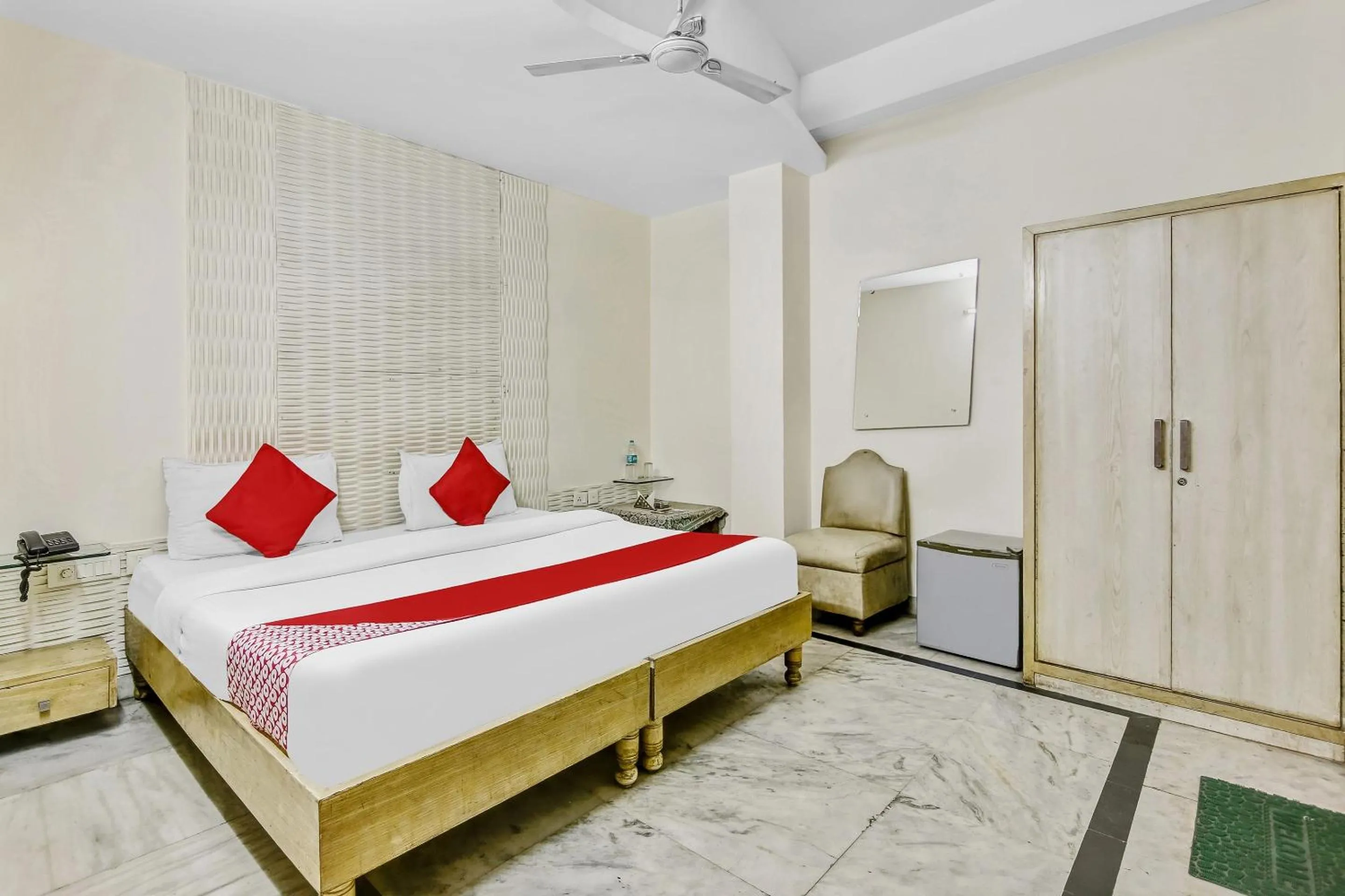 Hotel O Crown Continental