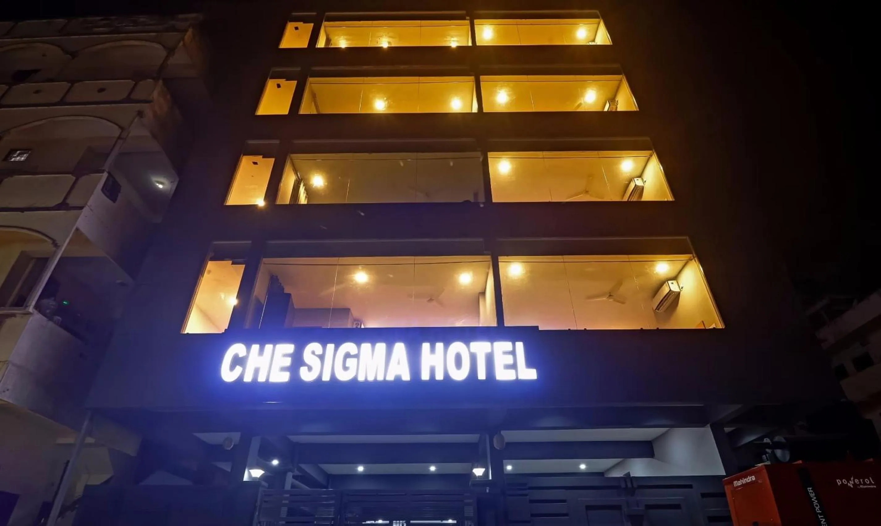 Facade/entrance in Super Townhouse Che Sigma