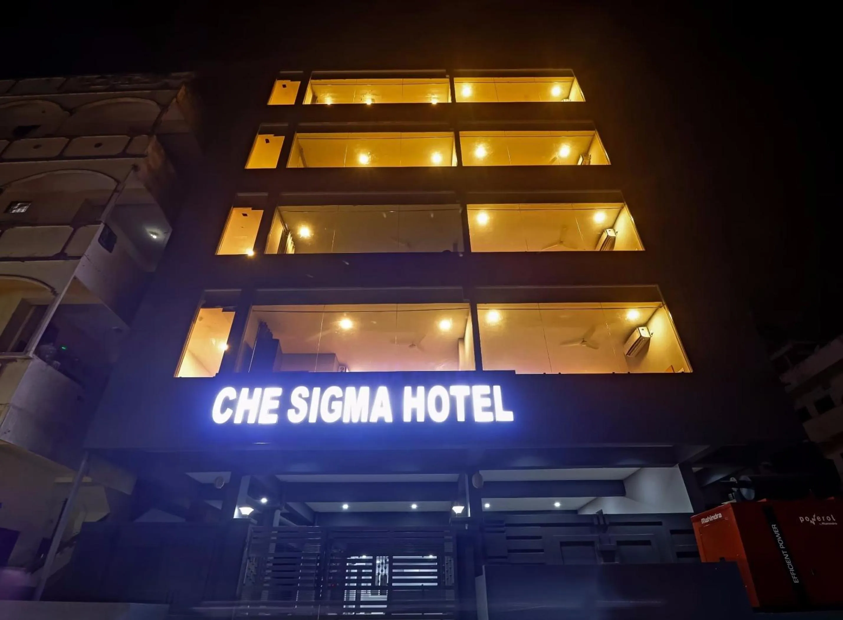 Facade/entrance in Super Townhouse Che Sigma