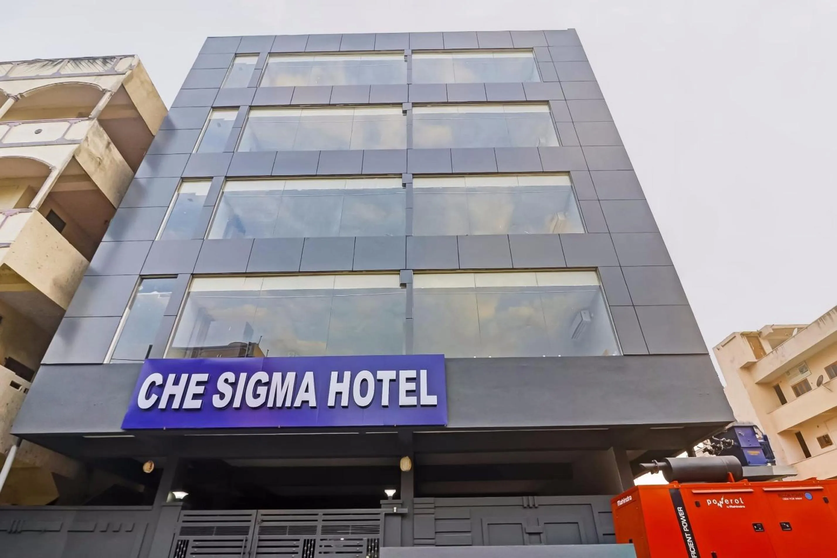 Facade/entrance in Super Townhouse Che Sigma