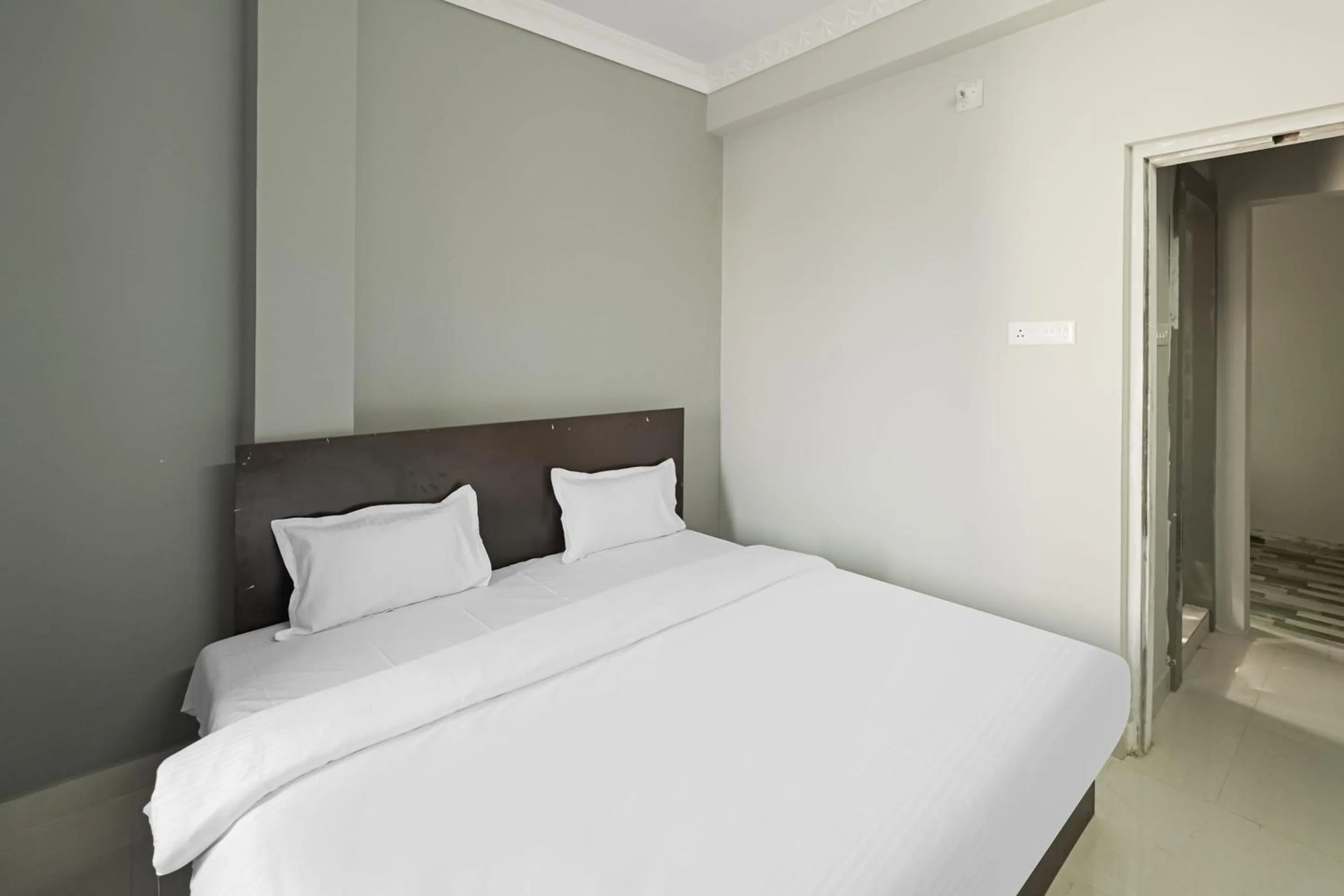 Bedroom, Bed in HOTEL SIGNATURE PREMIUM
