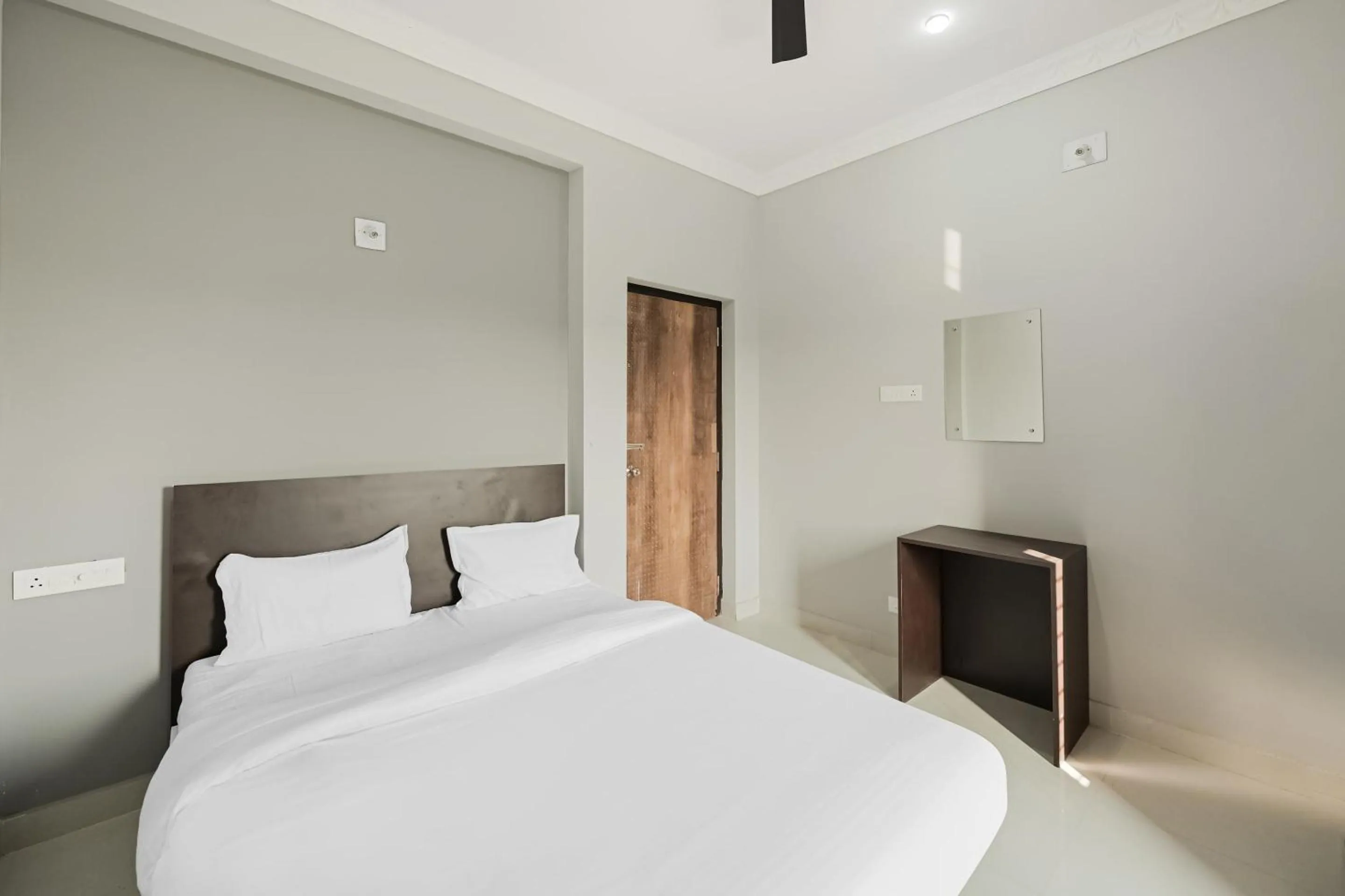 Bedroom, Bed in HOTEL SIGNATURE PREMIUM