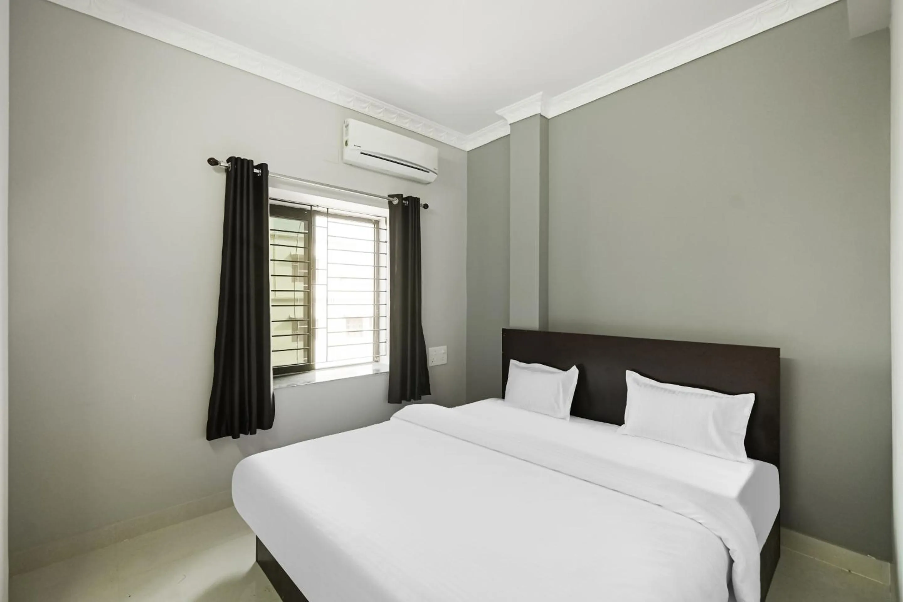 Bedroom, Bed in HOTEL SIGNATURE PREMIUM