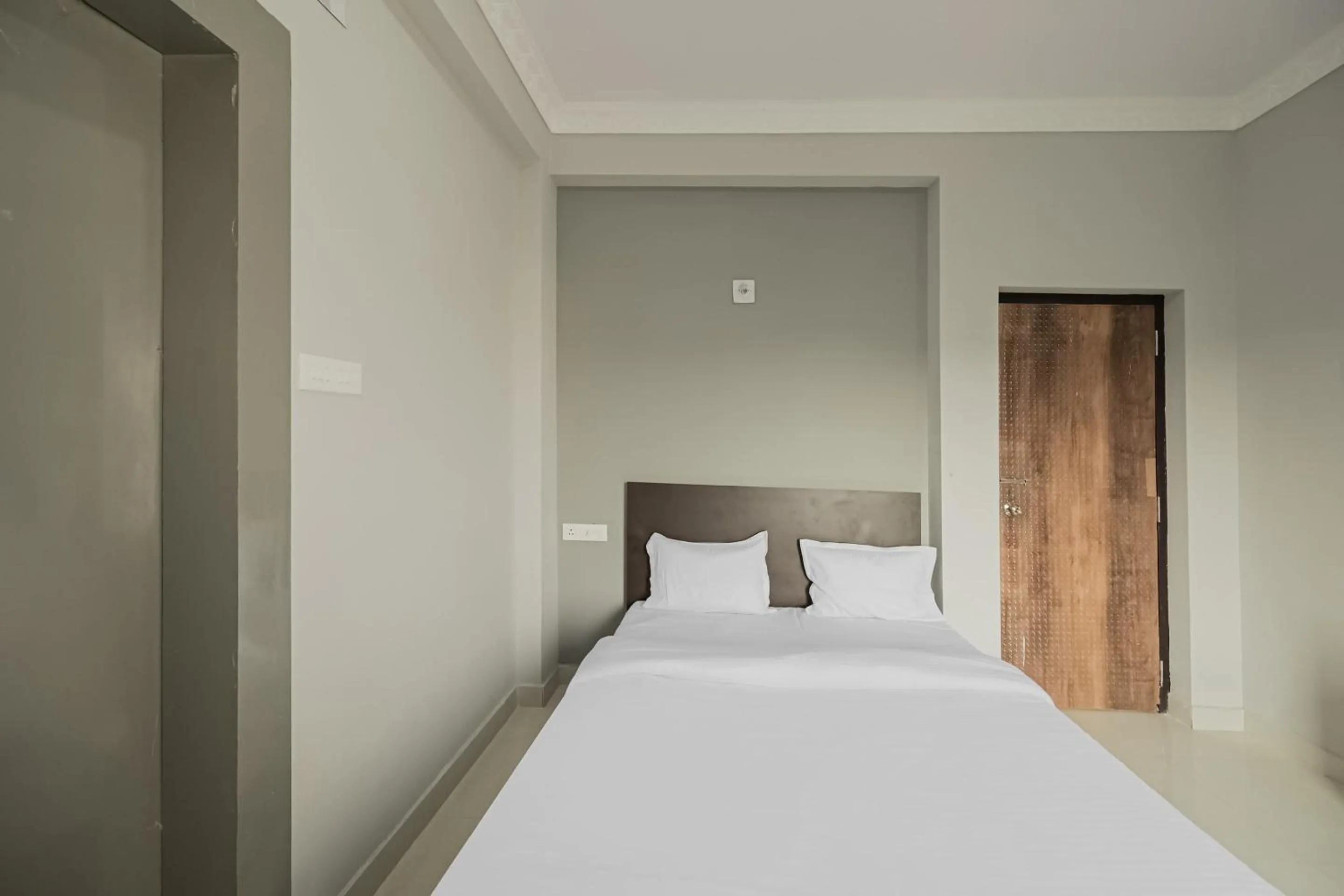 Bedroom, Bed in HOTEL SIGNATURE PREMIUM