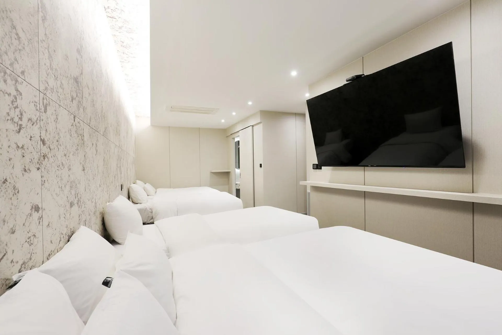 TV and multimedia, Bed in Hotel The Designers Jongro