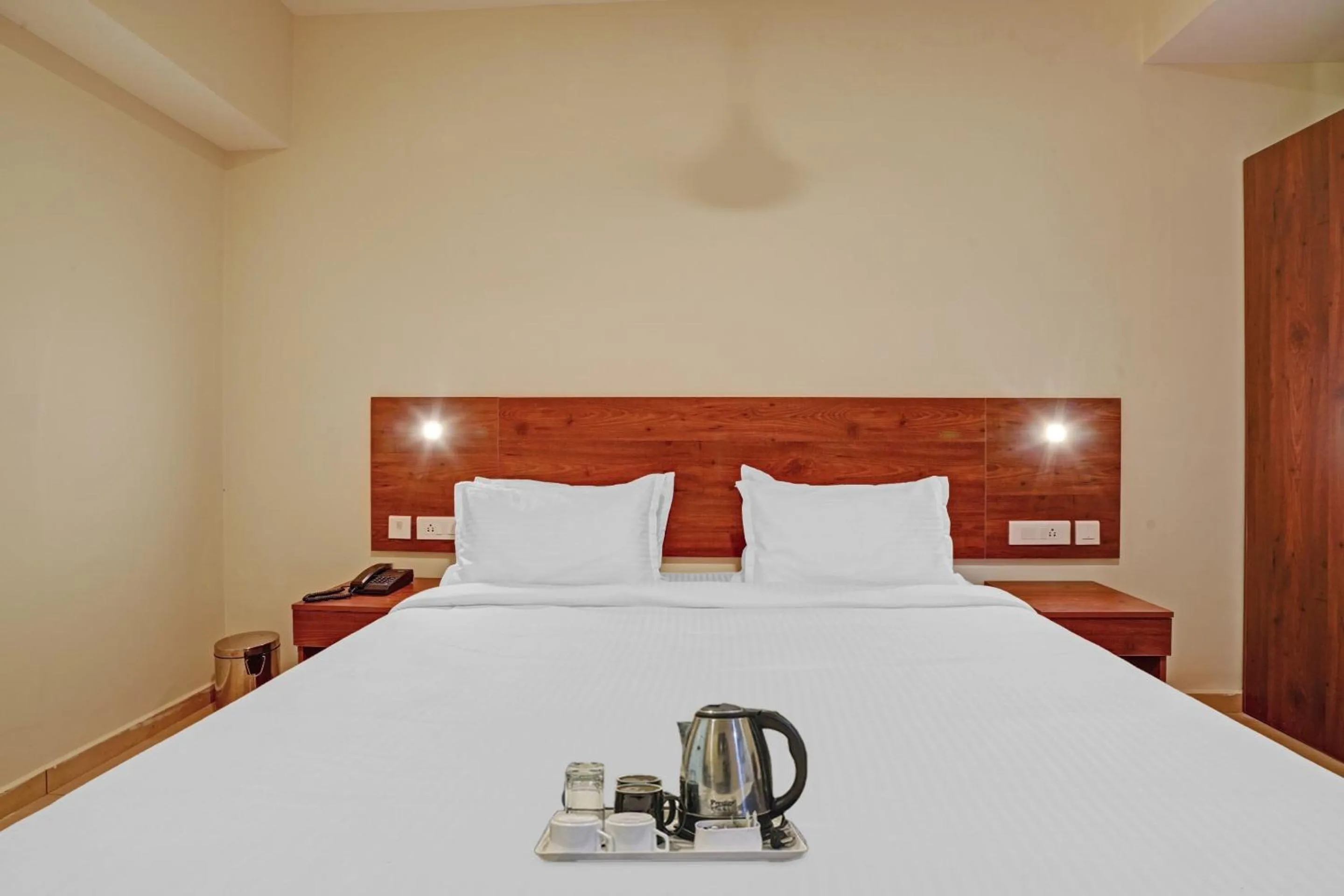 Bedroom, Bed in Super Townhouse Edasserys Sea Pearl