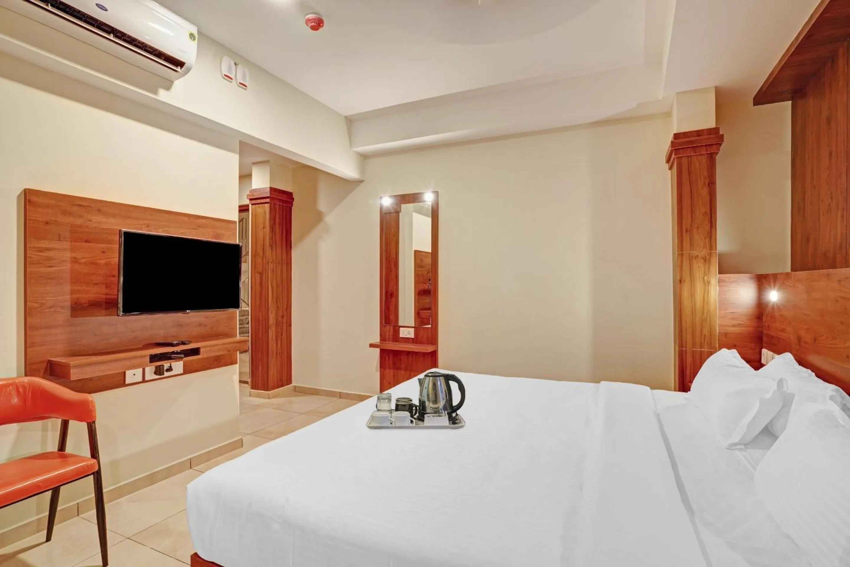 Bedroom, Bed in Super Townhouse Edasserys Sea Pearl