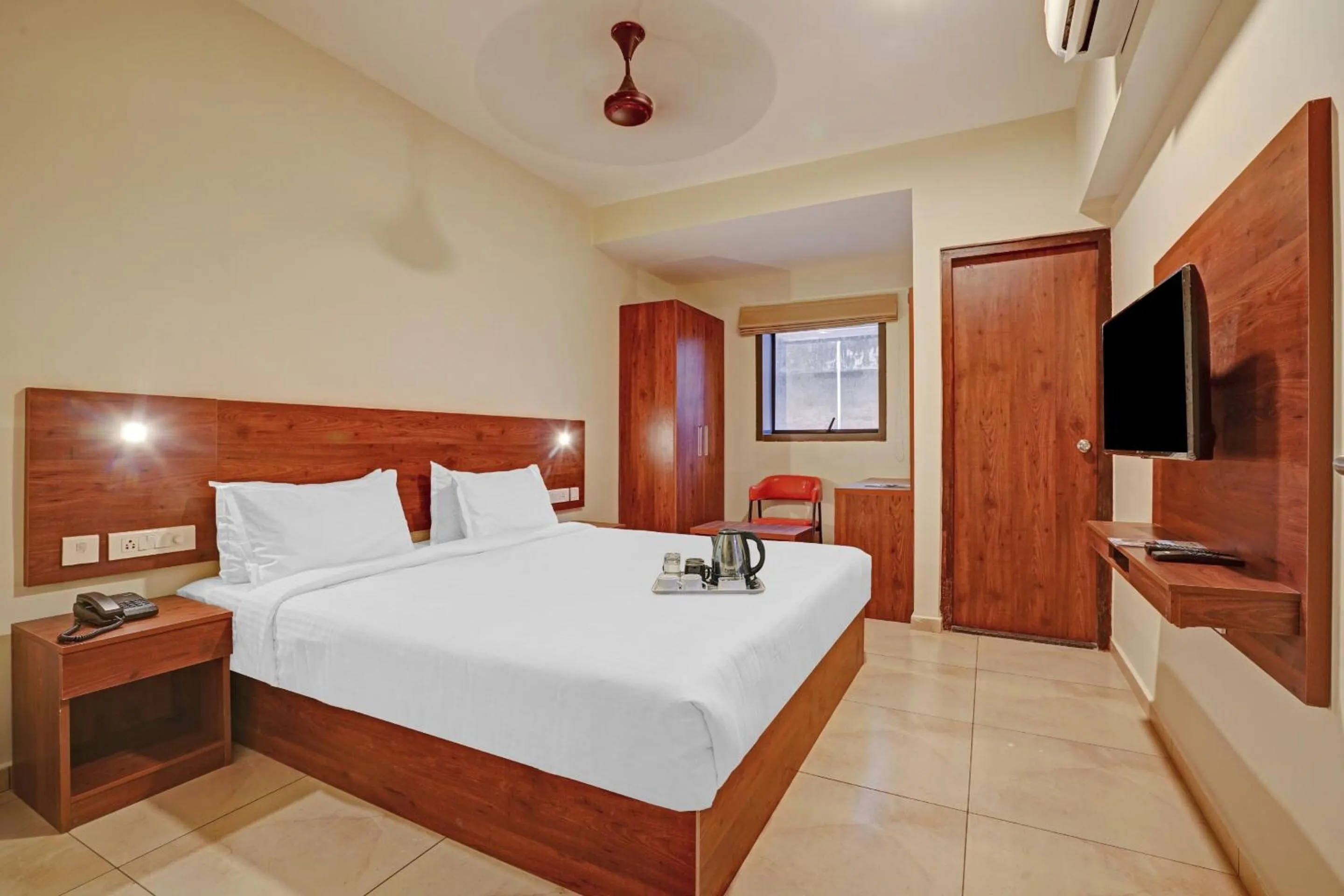 Bedroom, Bed in Super Townhouse Edasserys Sea Pearl