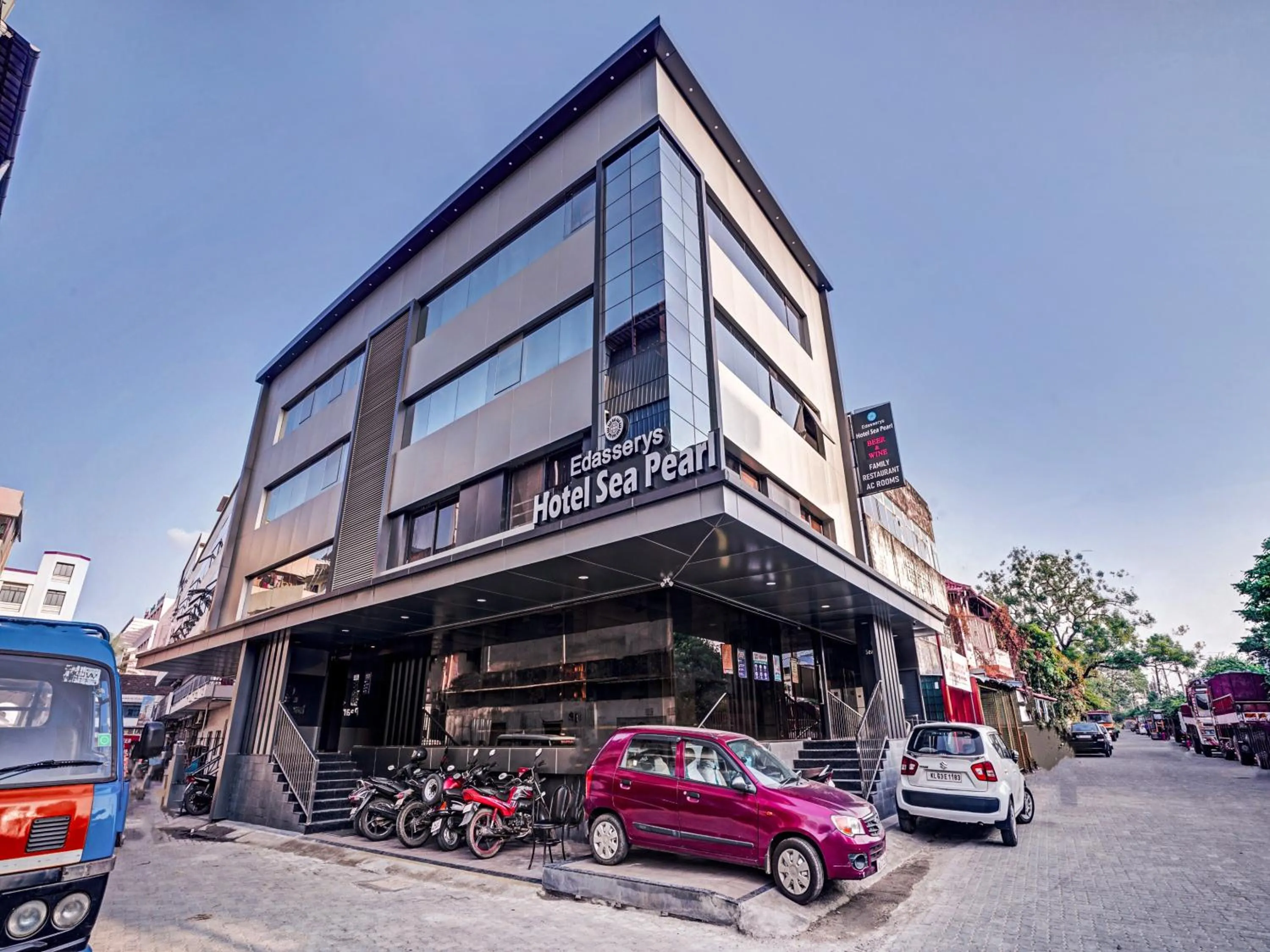 Facade/entrance in Super Townhouse Edasserys Sea Pearl