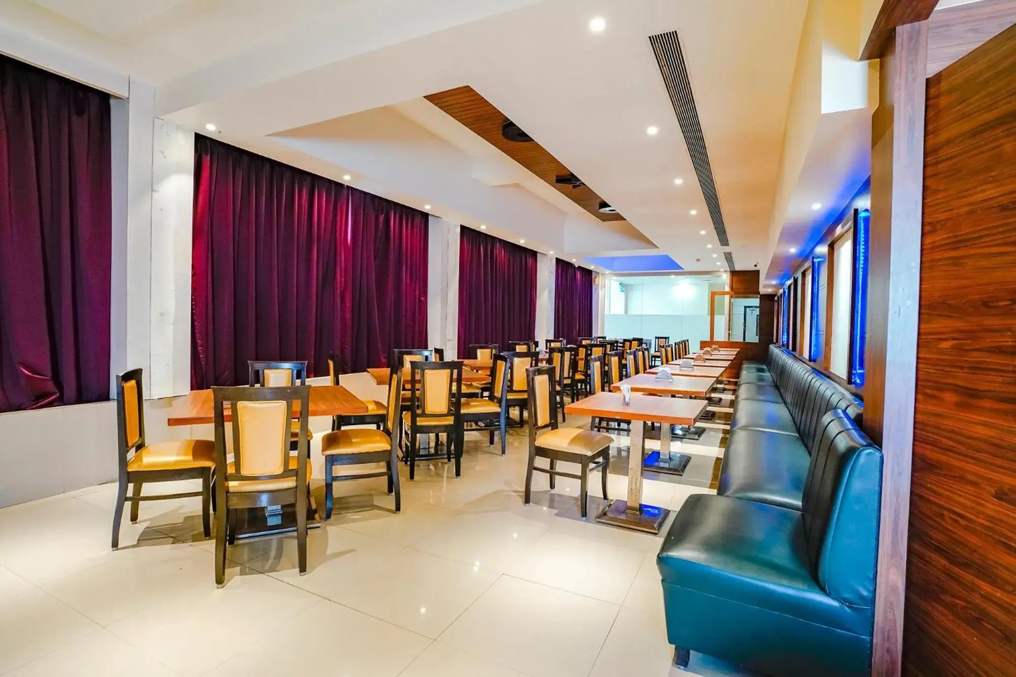 Restaurant/places to eat in FabHotel Devanshi Inn Restaurant/places to eat in FabHotel Devanshi Inn