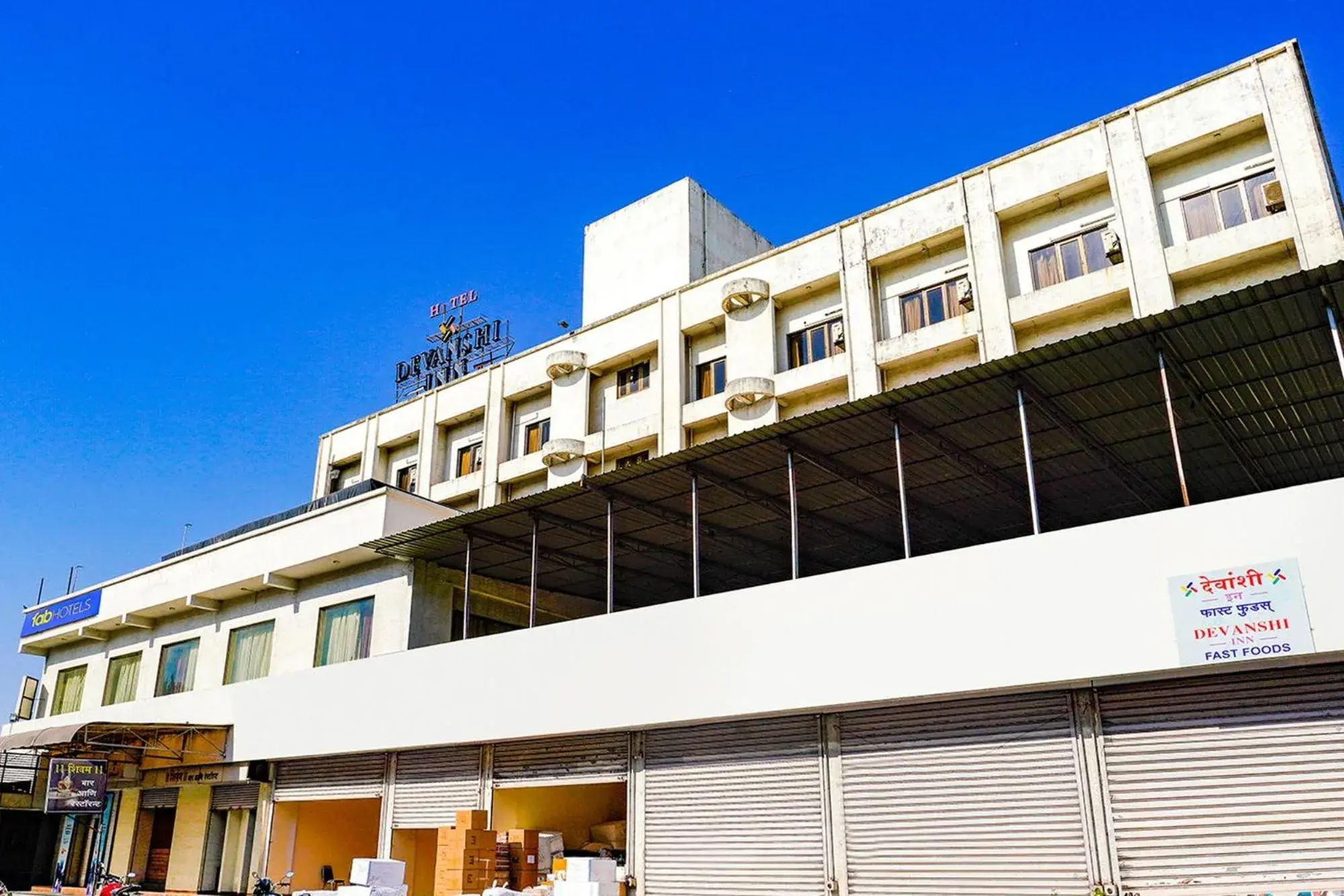Property building in FabHotel Devanshi Inn Property building in FabHotel Devanshi Inn