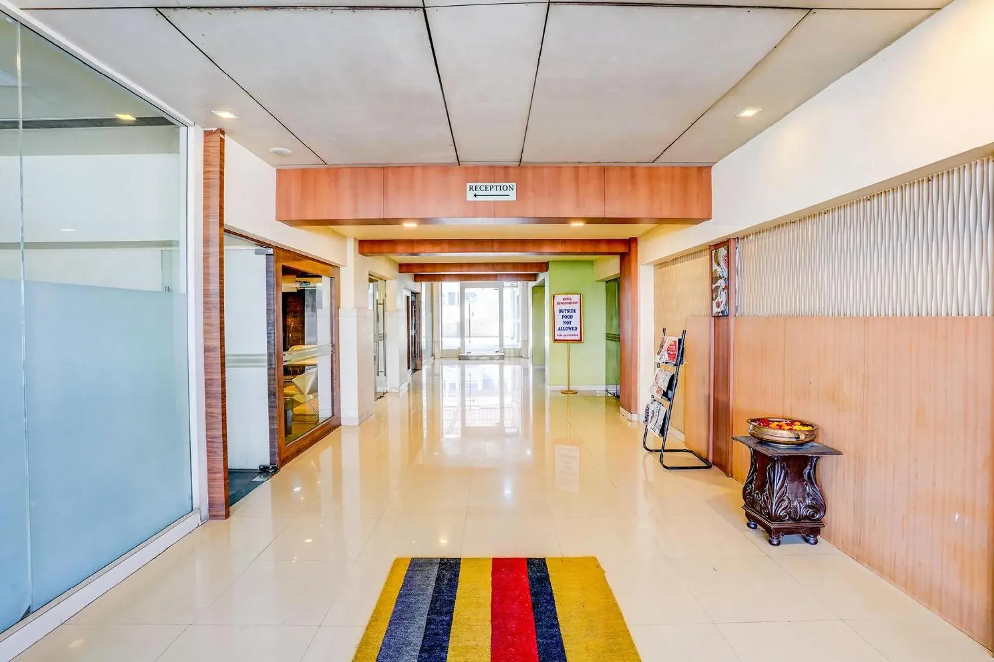 Lobby or reception in FabHotel Devanshi Inn Lobby or reception in FabHotel Devanshi Inn