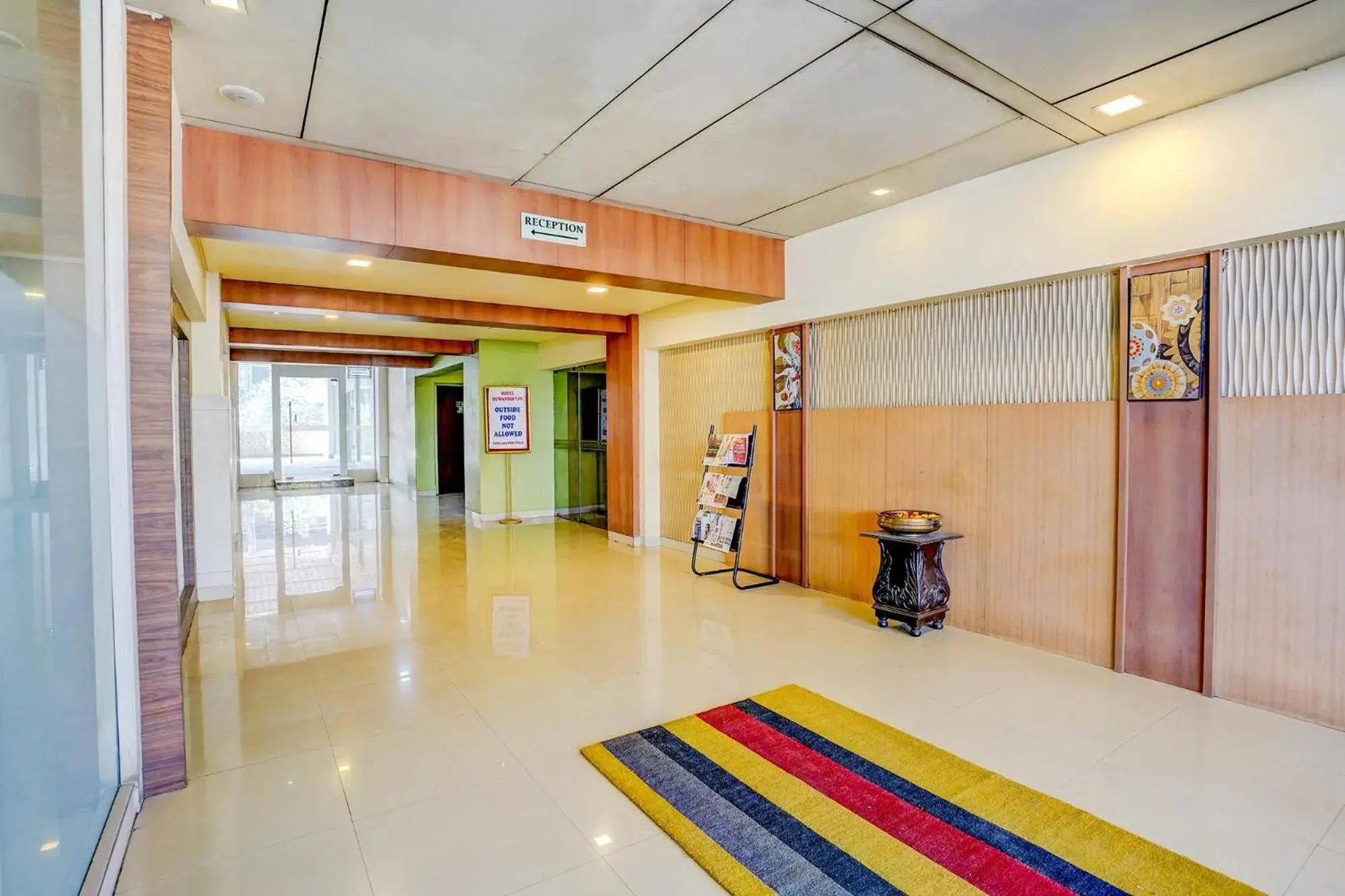 Lobby or reception in FabHotel Devanshi Inn Lobby or reception in FabHotel Devanshi Inn
