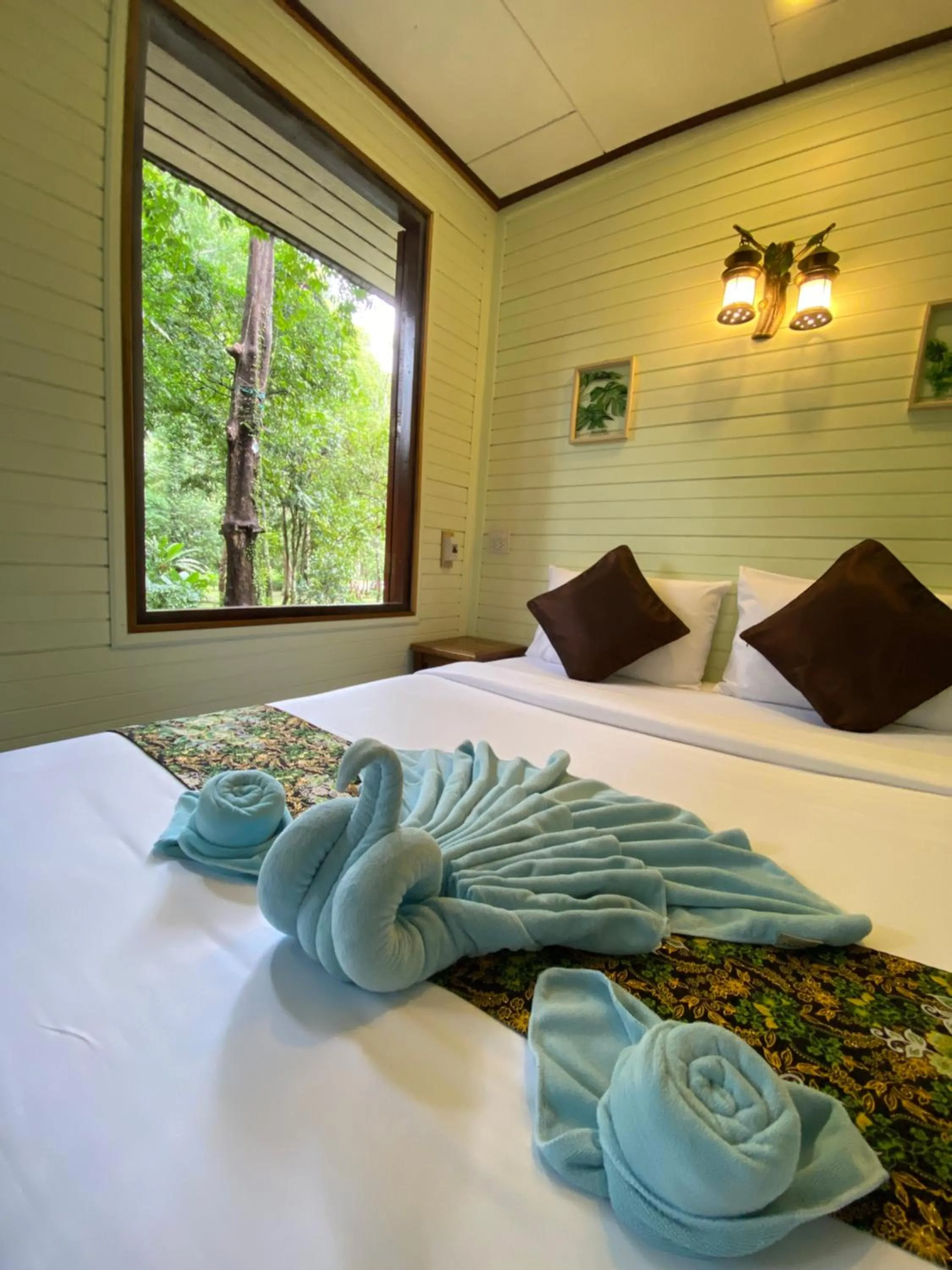 Photo of the whole room, Bed in Khao Sok Nature Resort