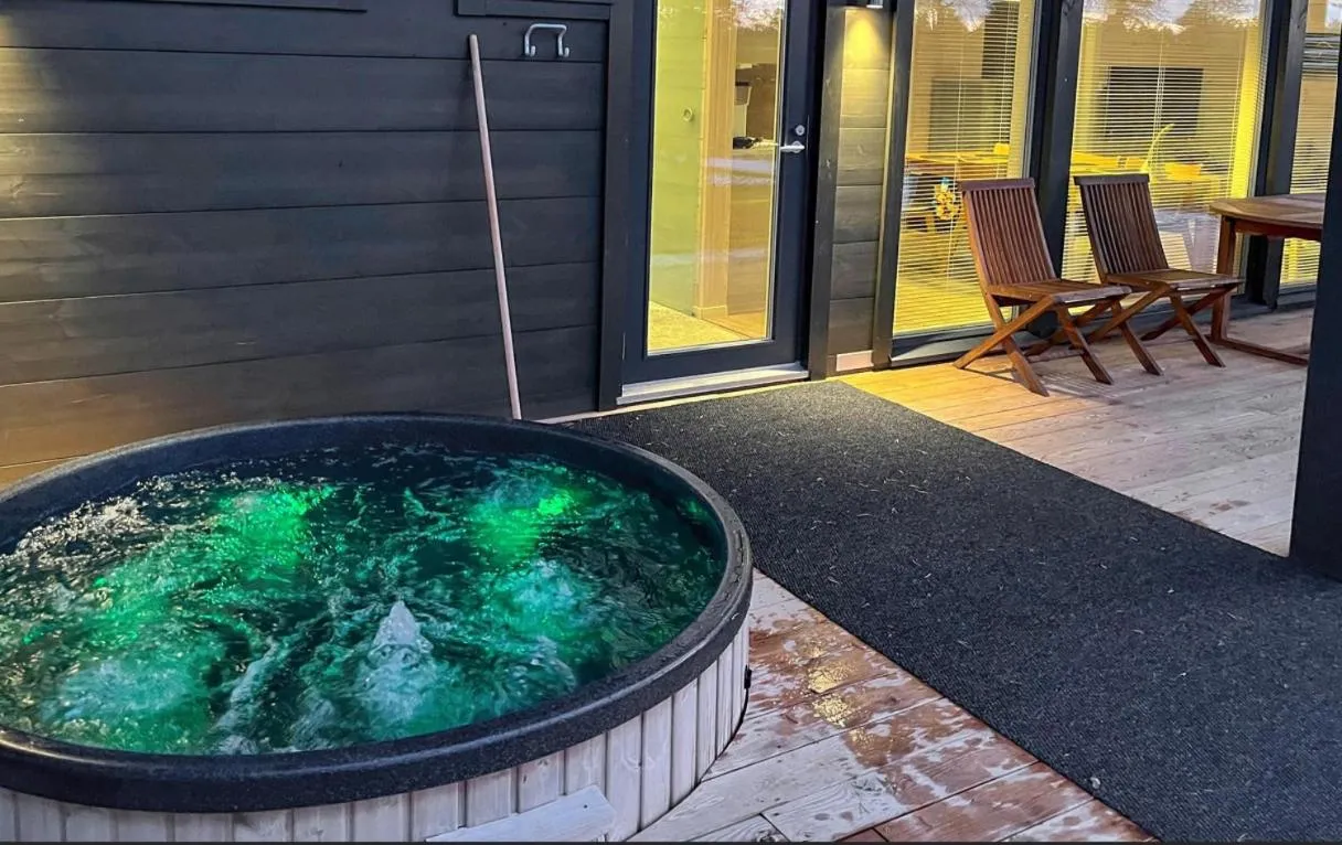 Hot Tub in Villa Paatari, Inari (Paadarjärvi)