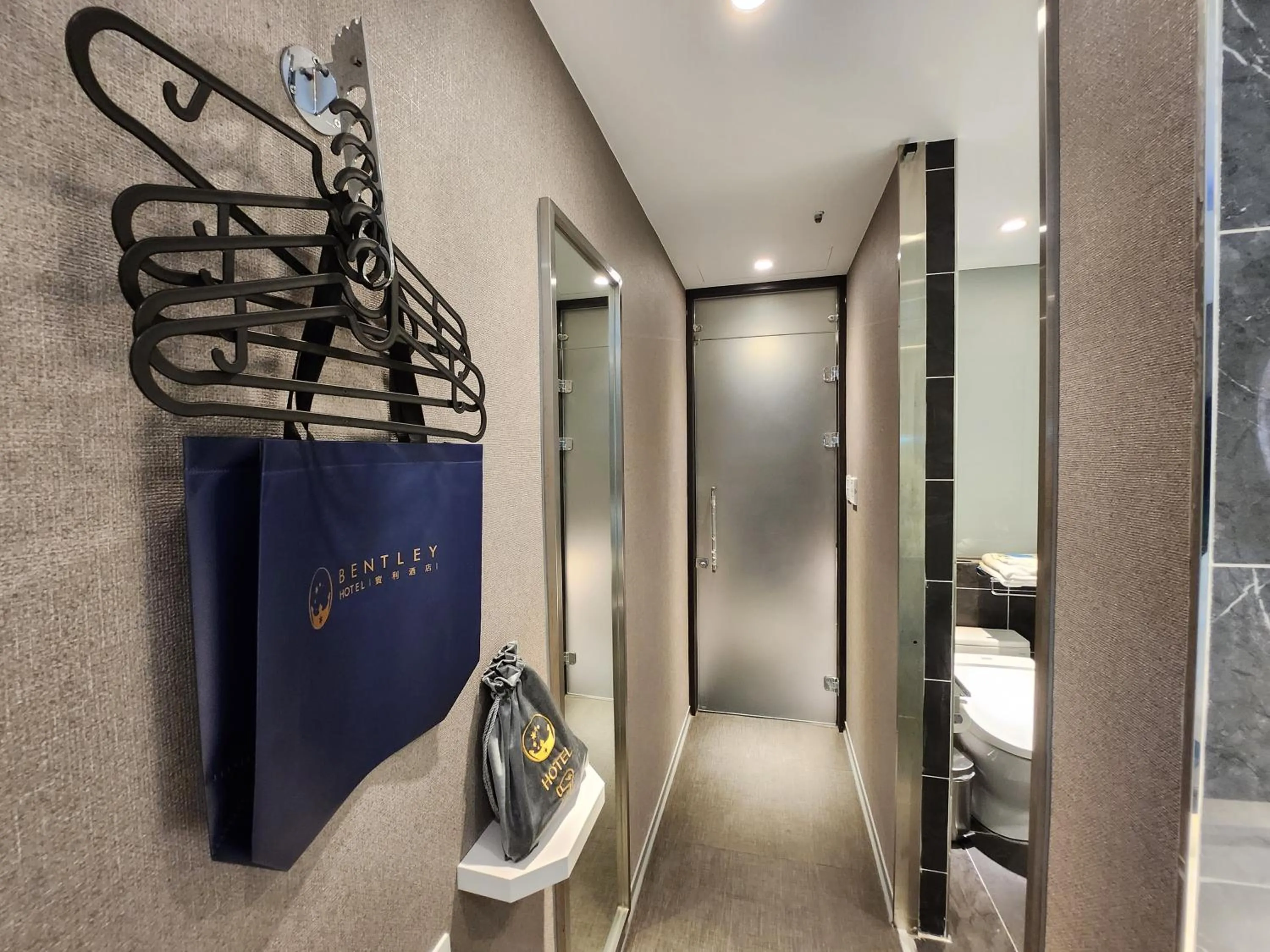 Photo of the whole room in Bentley Hotel