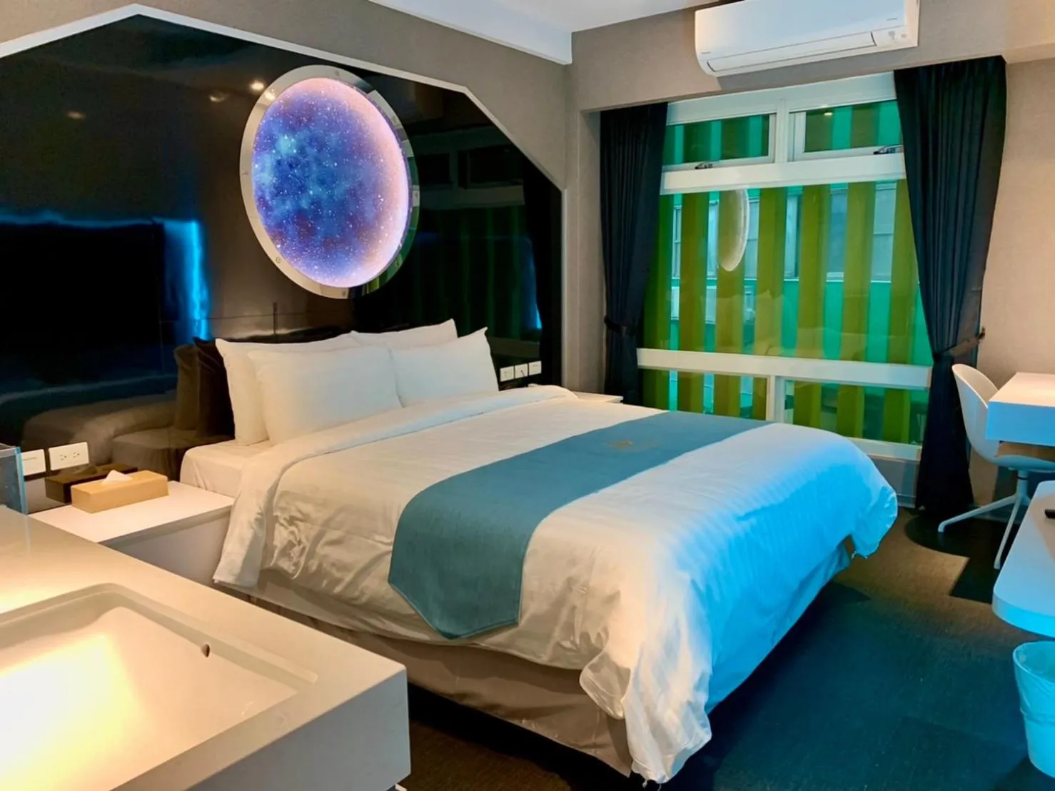 Bed in Bentley Hotel