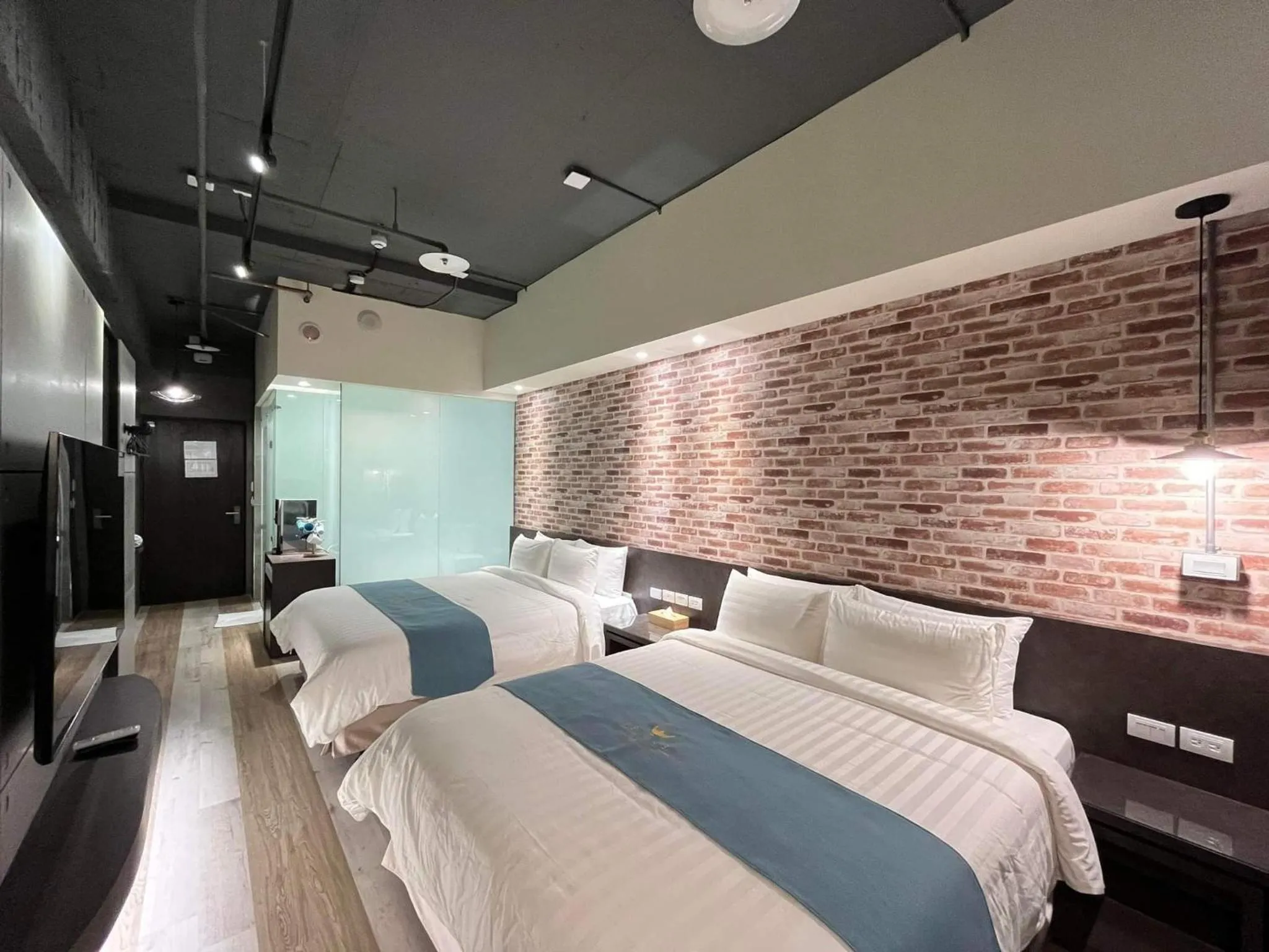 Photo of the whole room, Bed in Bentley Hotel