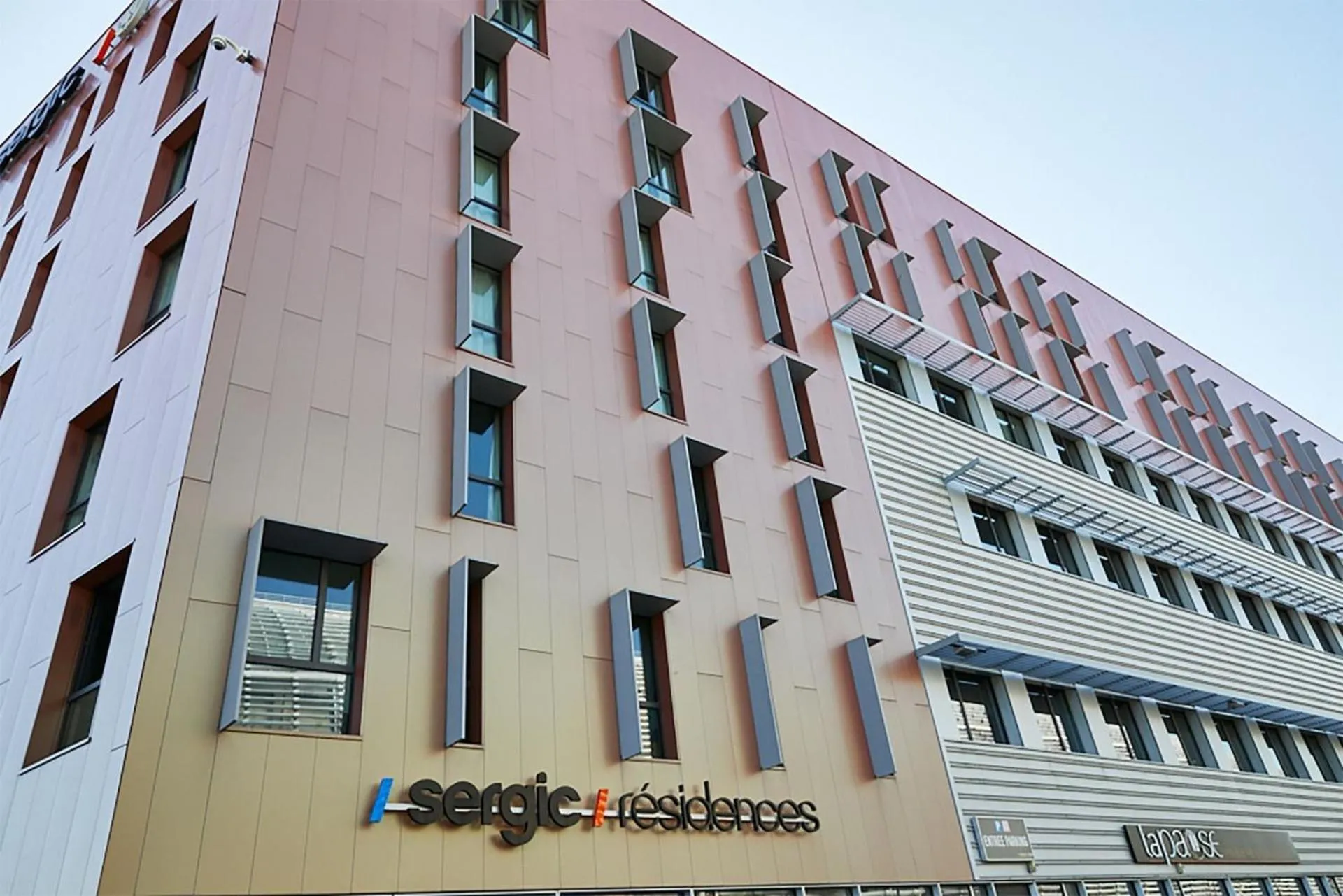 Property building in Twenty Business Flats Lille Grand Stade