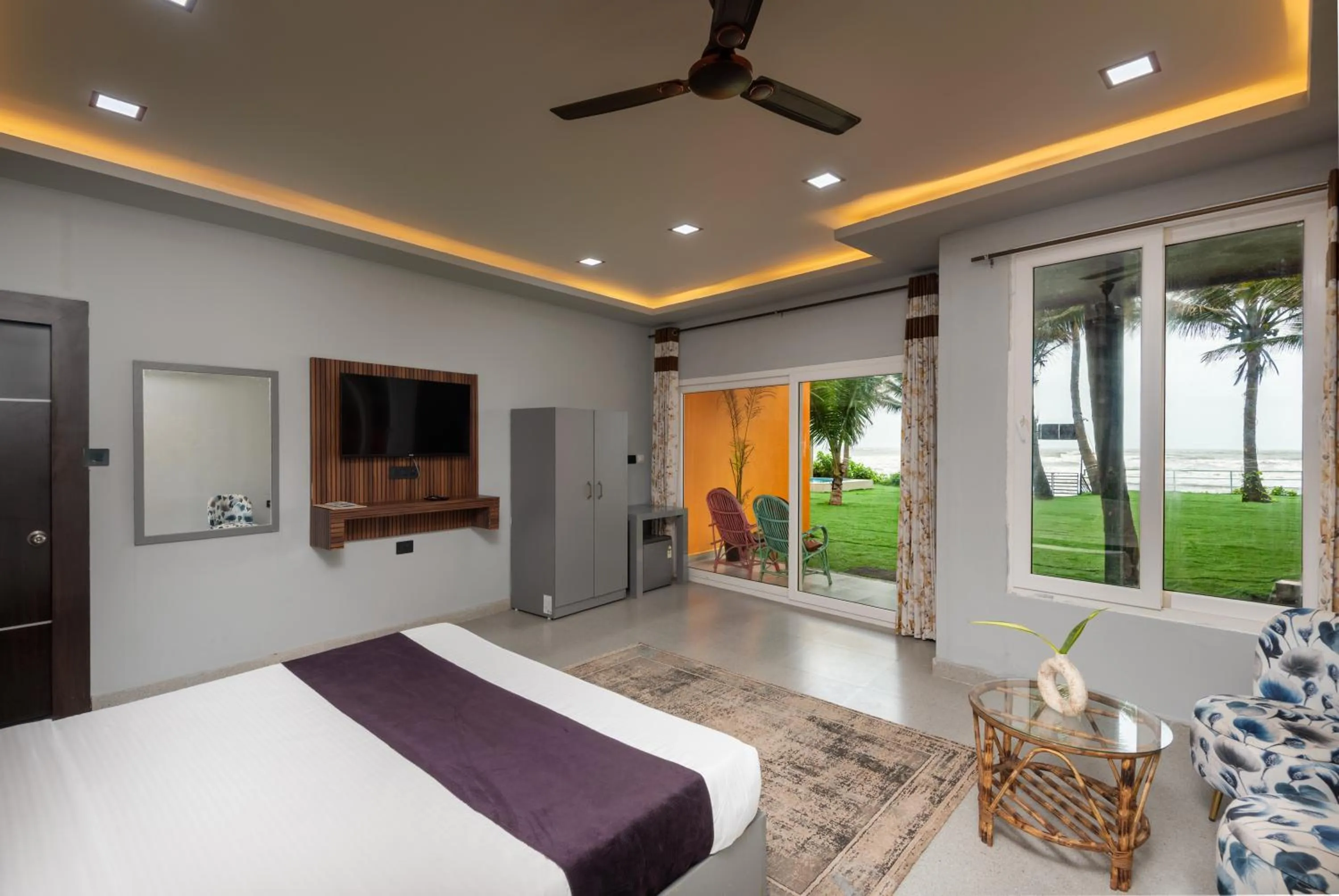 TV and multimedia, Bed in Amadi Beach Front Resort