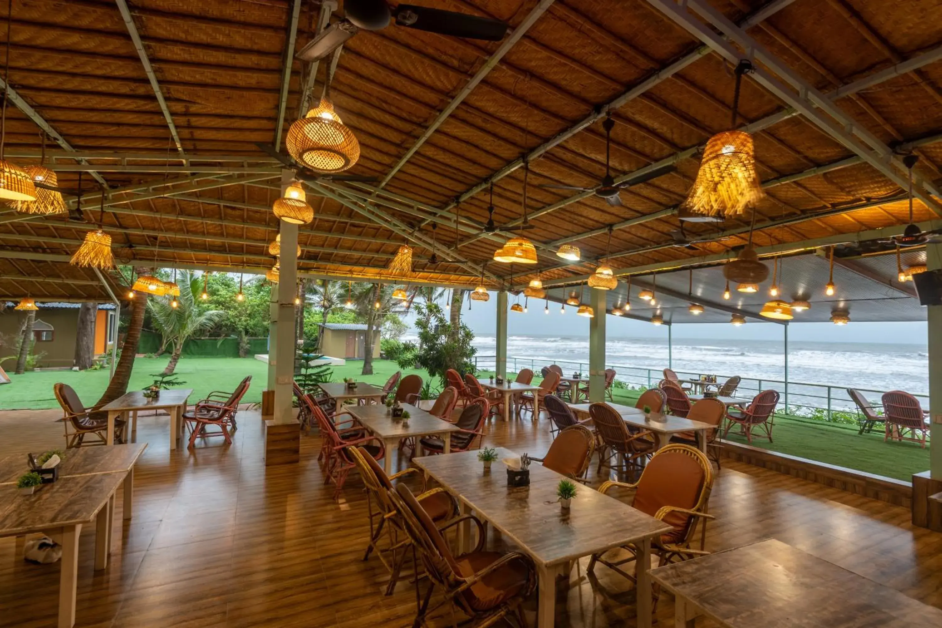 Restaurant/places to eat in Amadi Beach Front Resort Restaurant/places to eat in Amadi Beach Front Resort