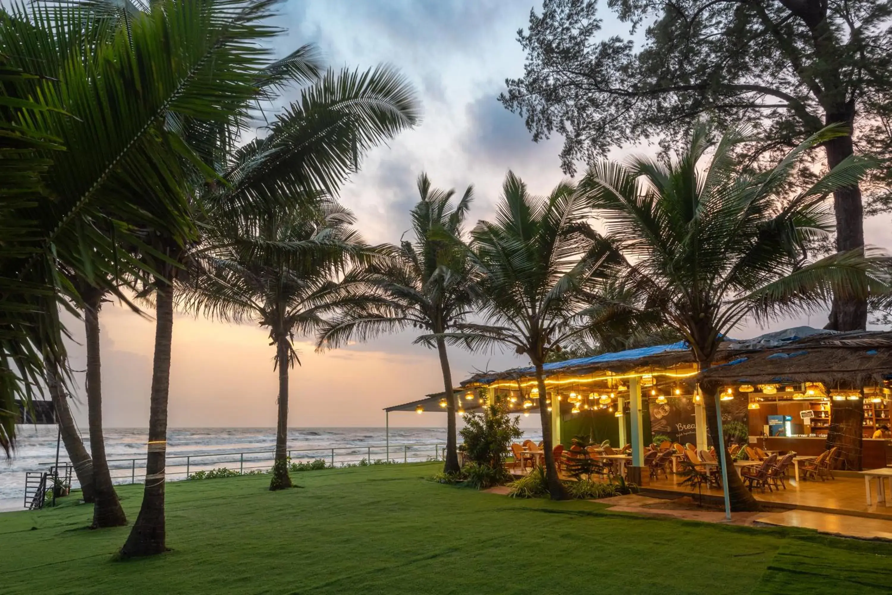 Restaurant/places to eat in Amadi Beach Front Resort Restaurant/places to eat in Amadi Beach Front Resort