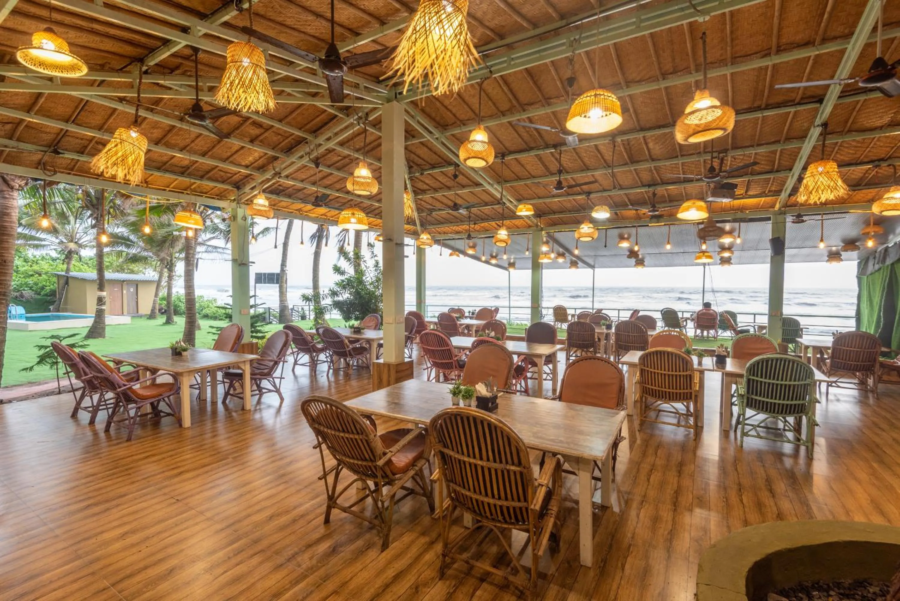 Restaurant/places to eat in Amadi Beach Front Resort