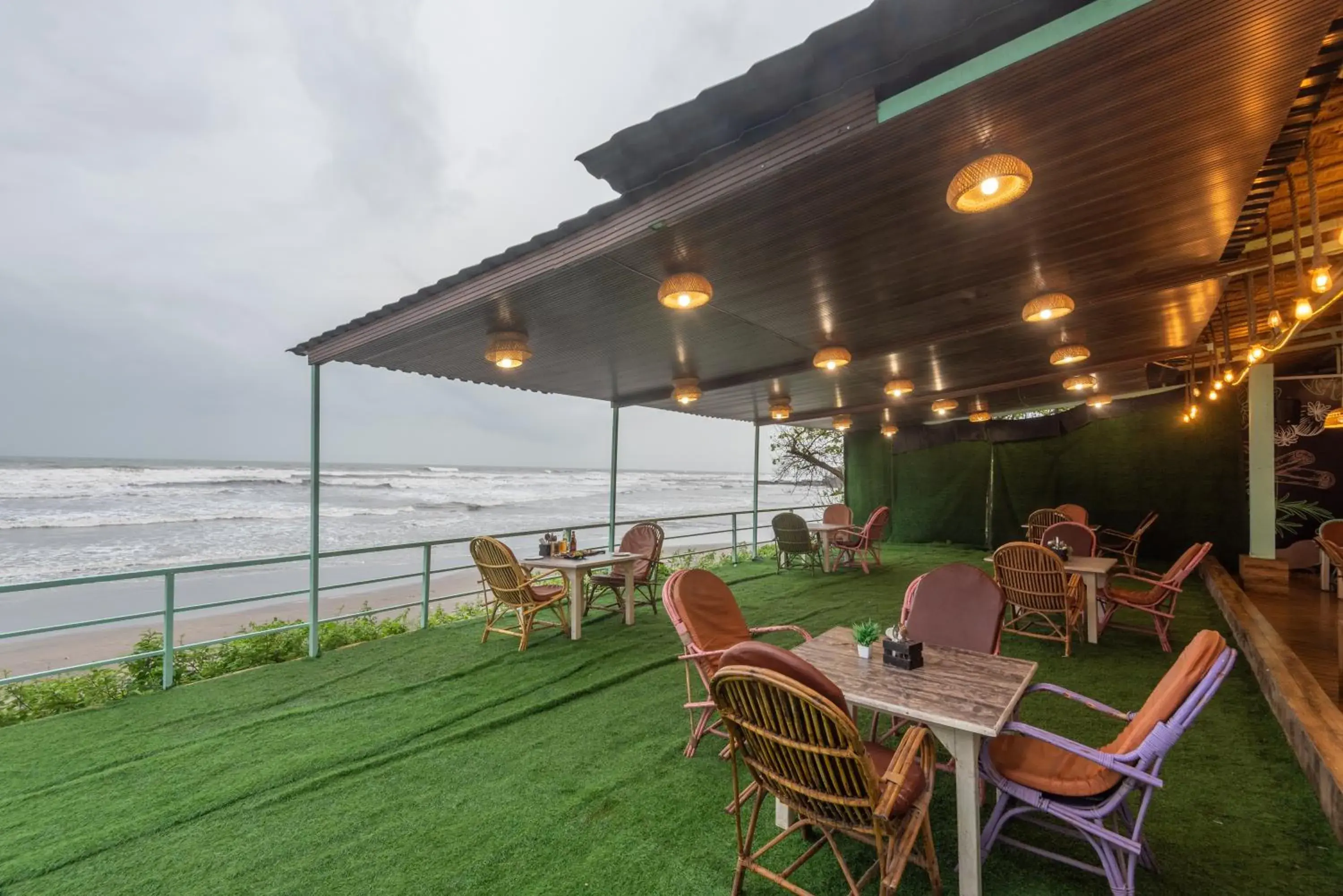 Restaurant/places to eat in Amadi Beach Front Resort Restaurant/places to eat in Amadi Beach Front Resort