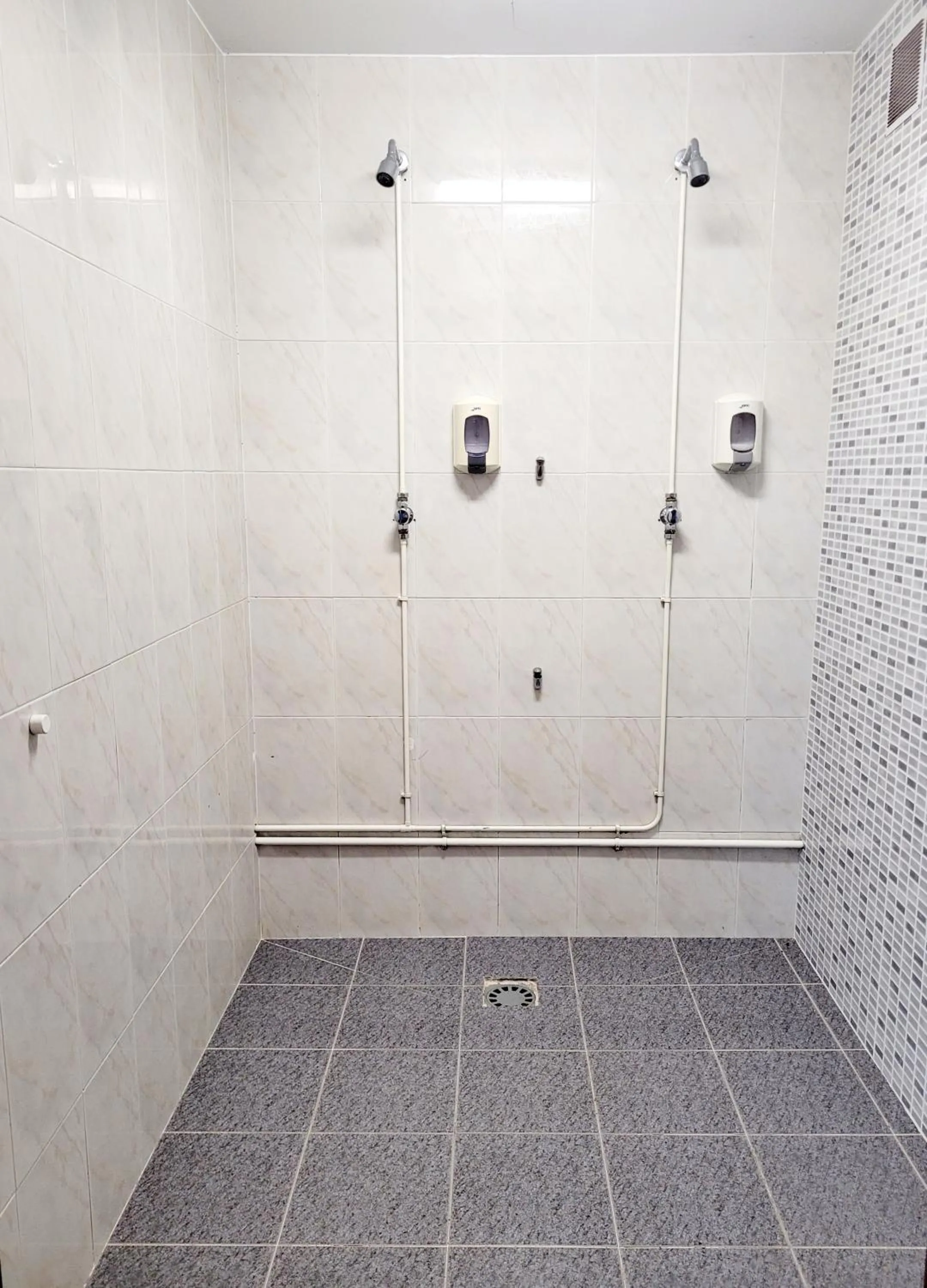 Shower in A CONDA-habitación privada