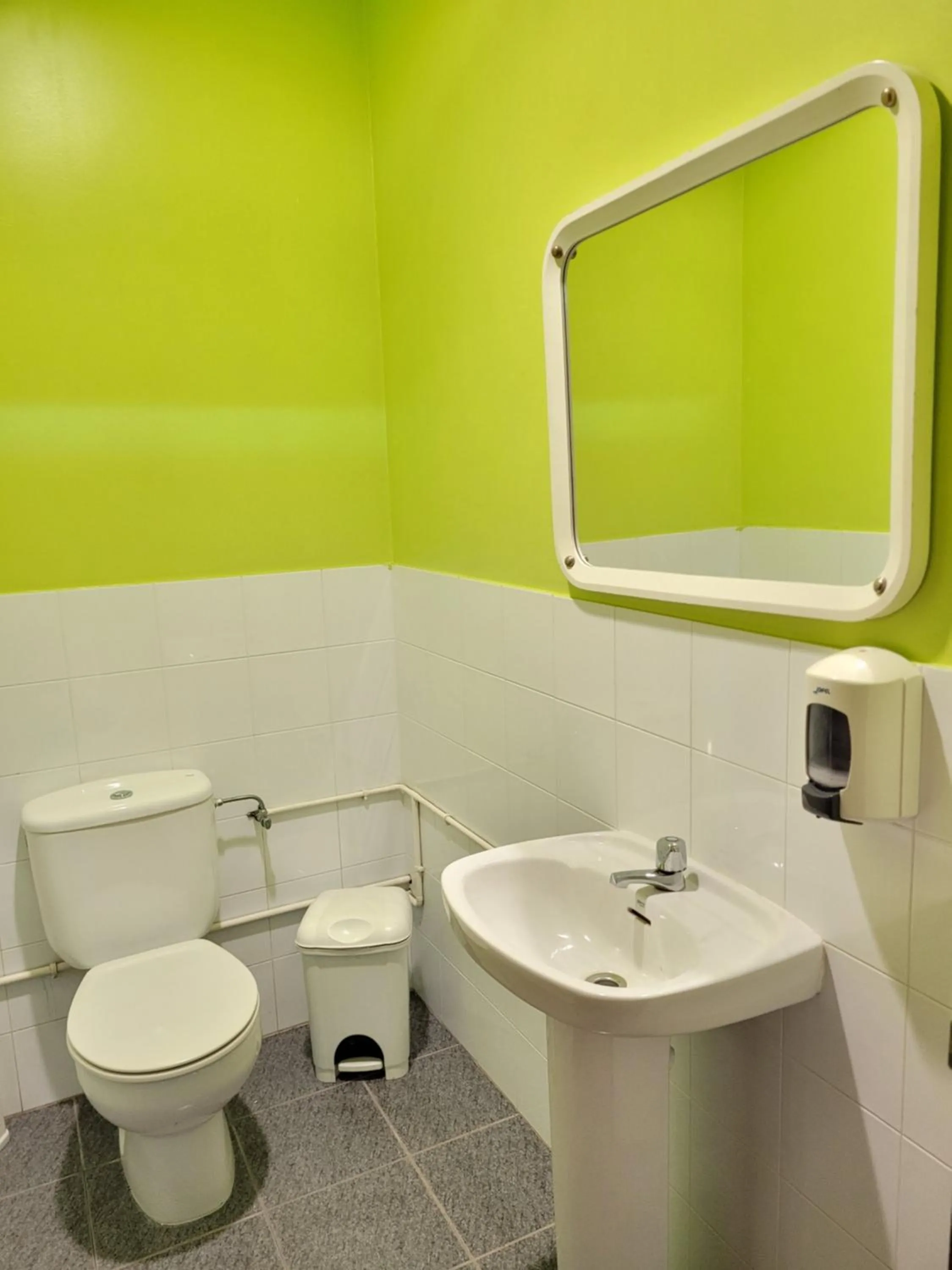Bathroom in A CONDA-habitación privada
