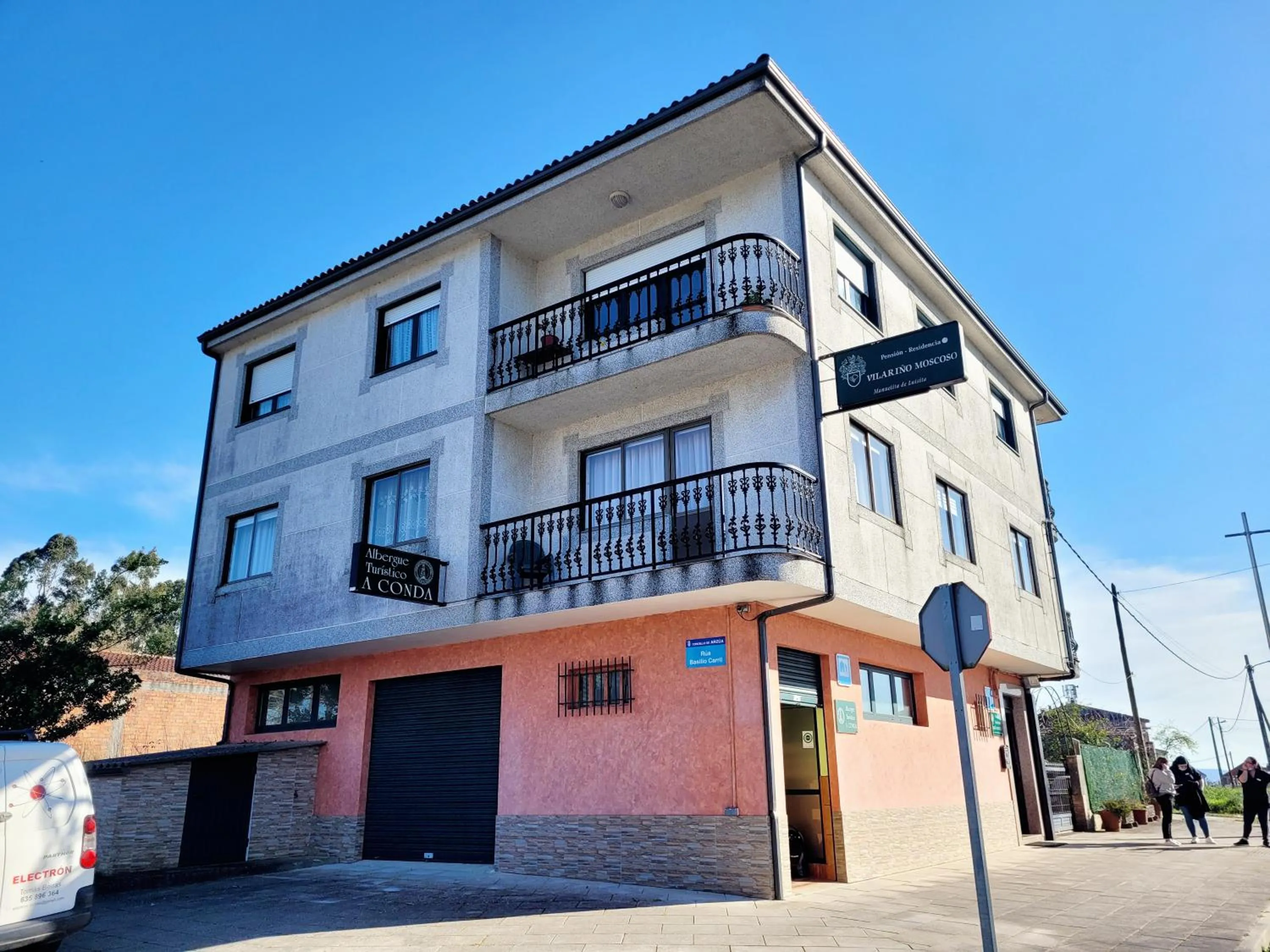 Property building in A CONDA-habitación privada