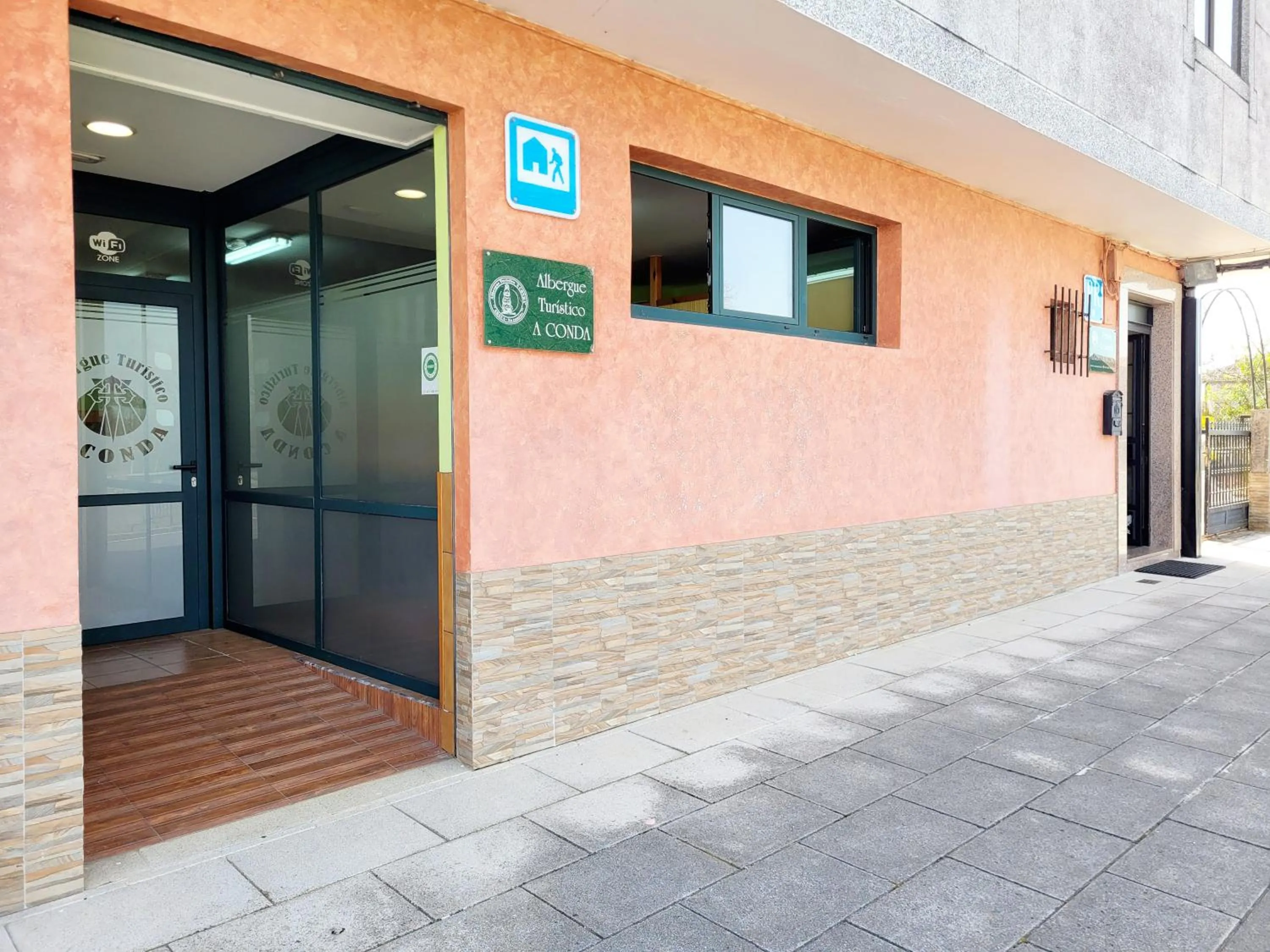 Facade/entrance in A CONDA-habitación privada