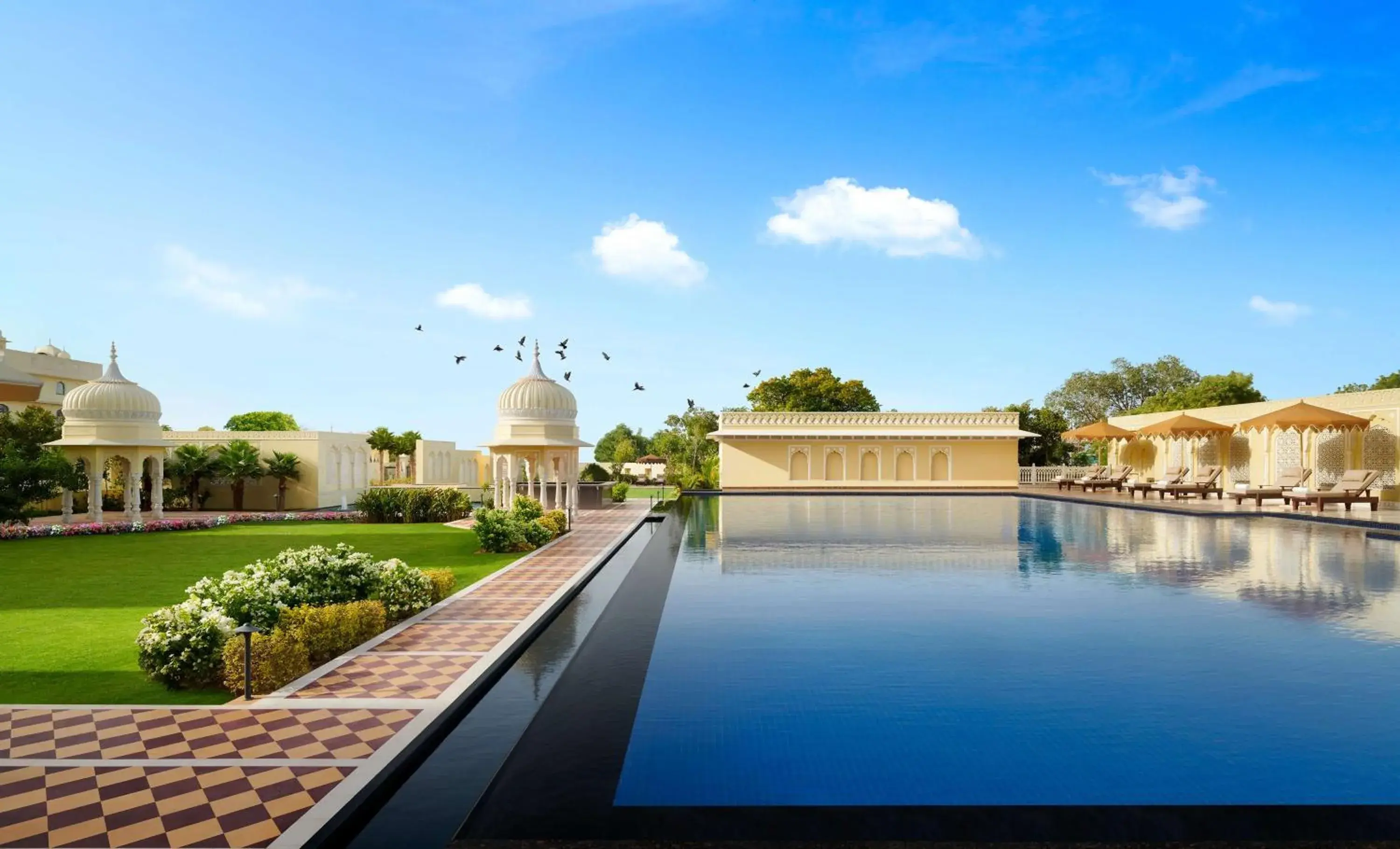 Swimming pool in Hyatt Regency Jaipur Mansarovar Swimming pool in Hyatt Regency Jaipur Mansarovar