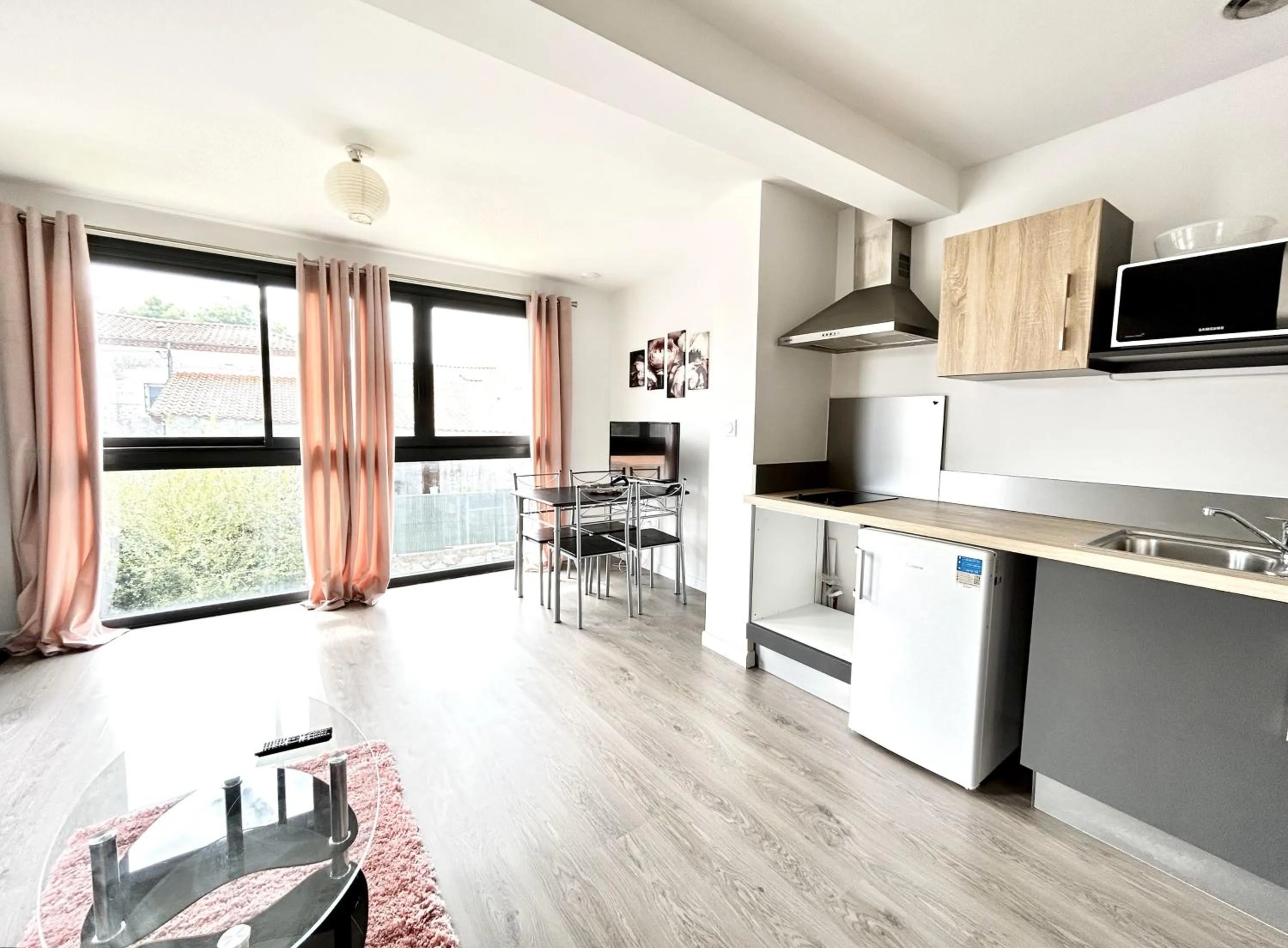 Kitchen or kitchenette in Du vignoble à l'Atlantique - Résidence Montifault gîtes du 2 au 3 pièces