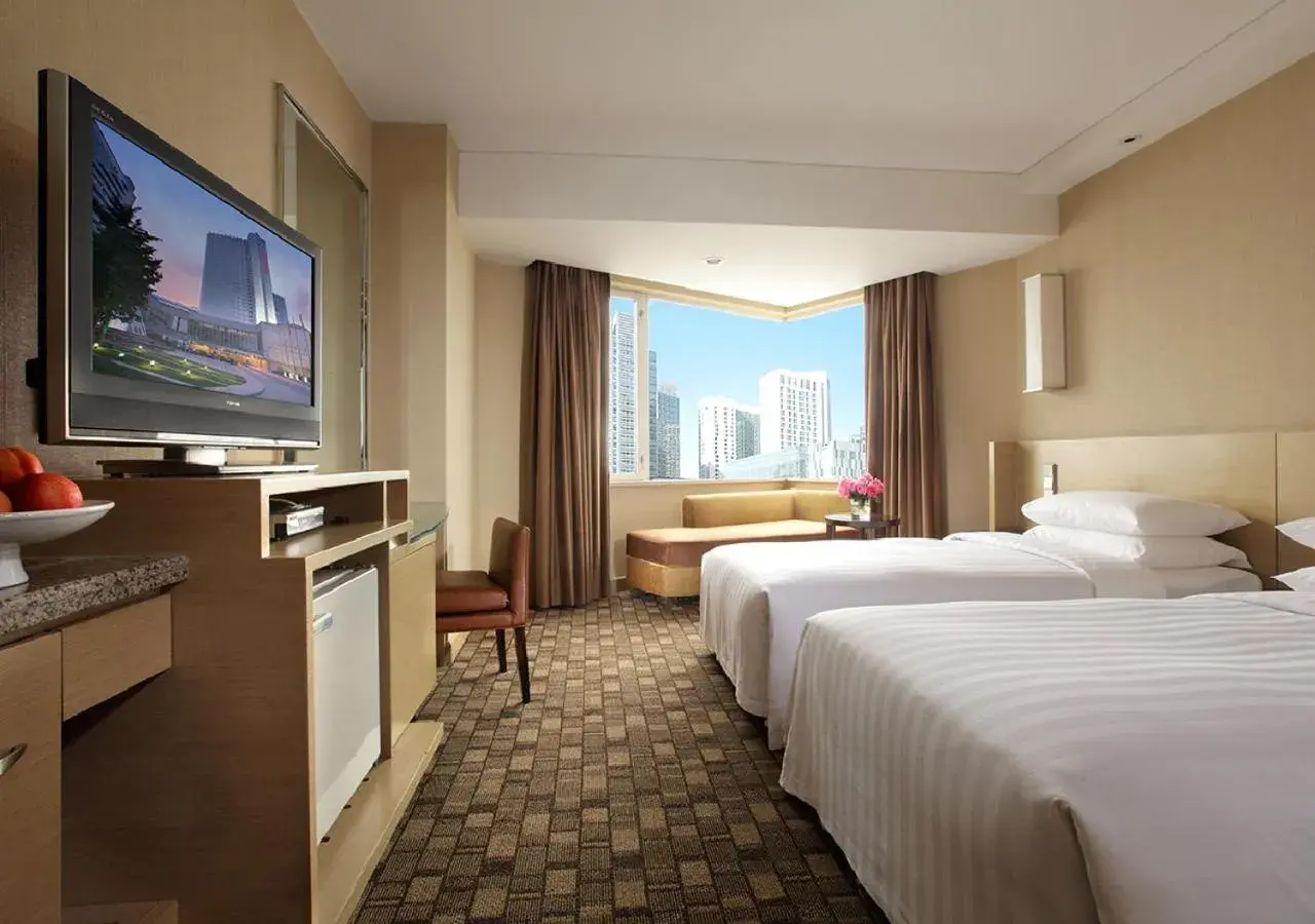 Bedroom, Bed in Beijing New Century Hotel Bedroom, Bed in Beijing New Century Hotel