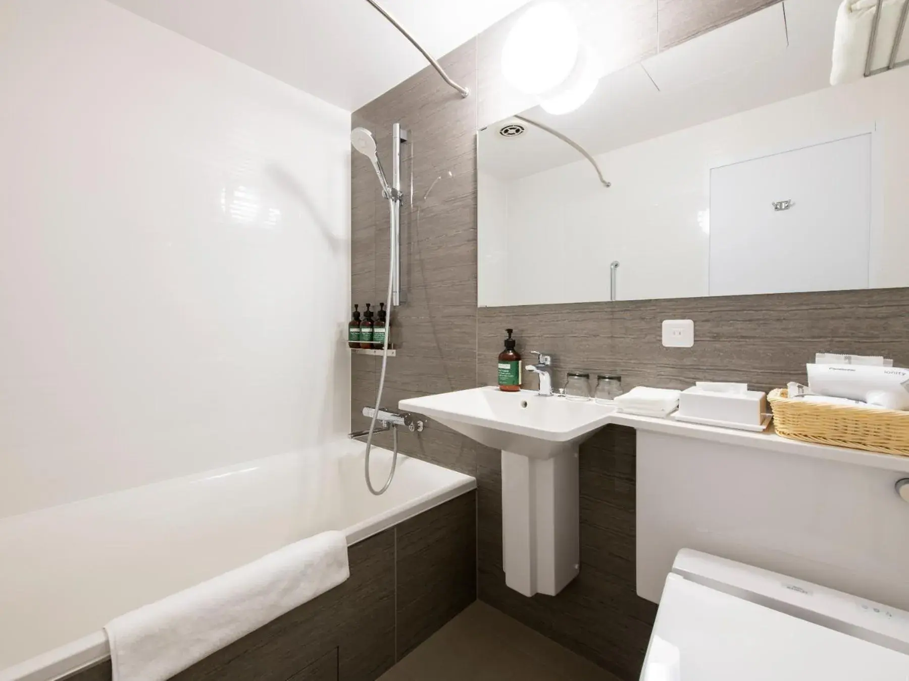 Premium Twin Room with Lounge Access - single occupancy in ANA Crowne Plaza Akita by IHG Premium Twin Room with Lounge Access - single occupancy in ANA Crowne Plaza Akita by IHG