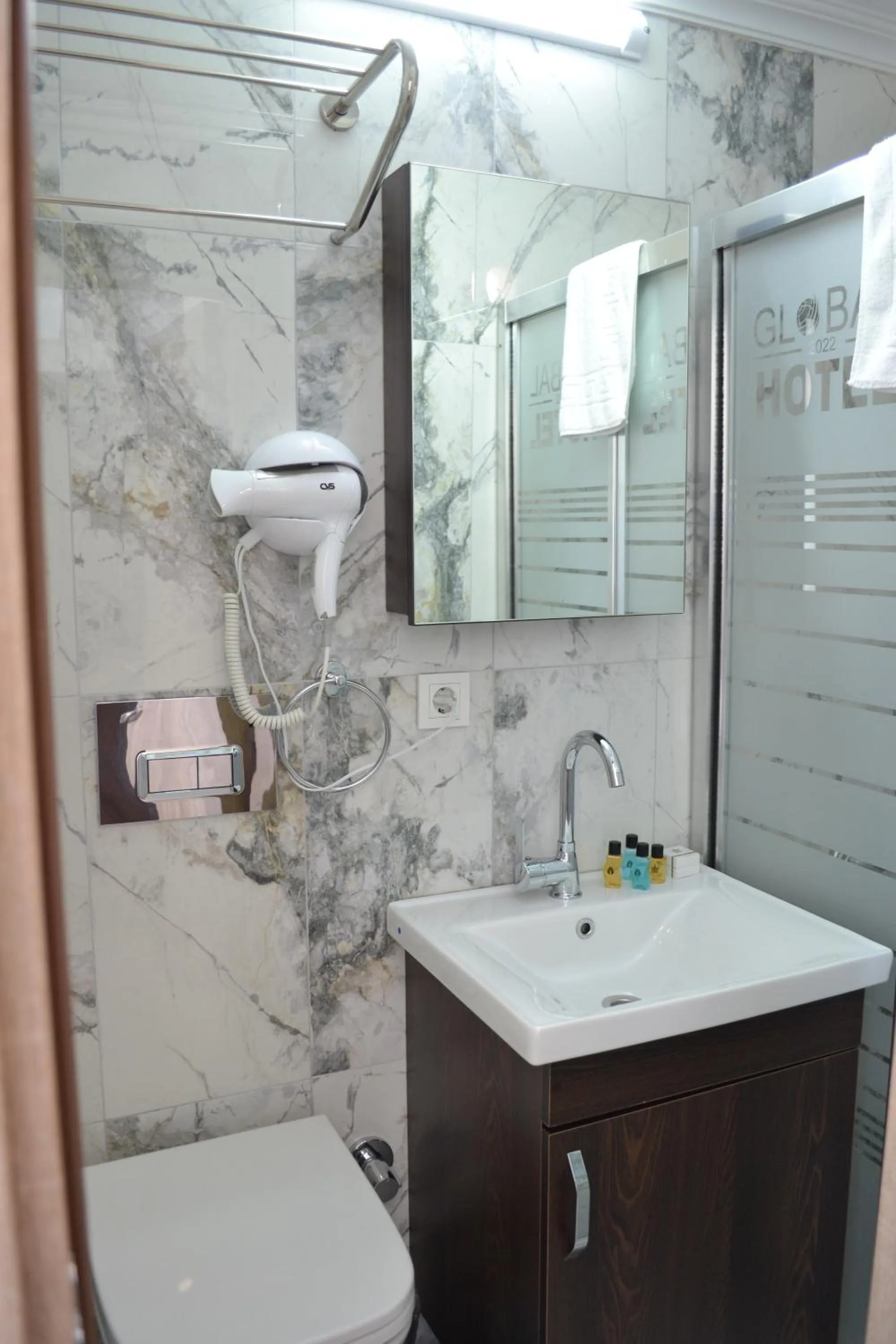 Toilet in HOTEL GLOBAL 2022