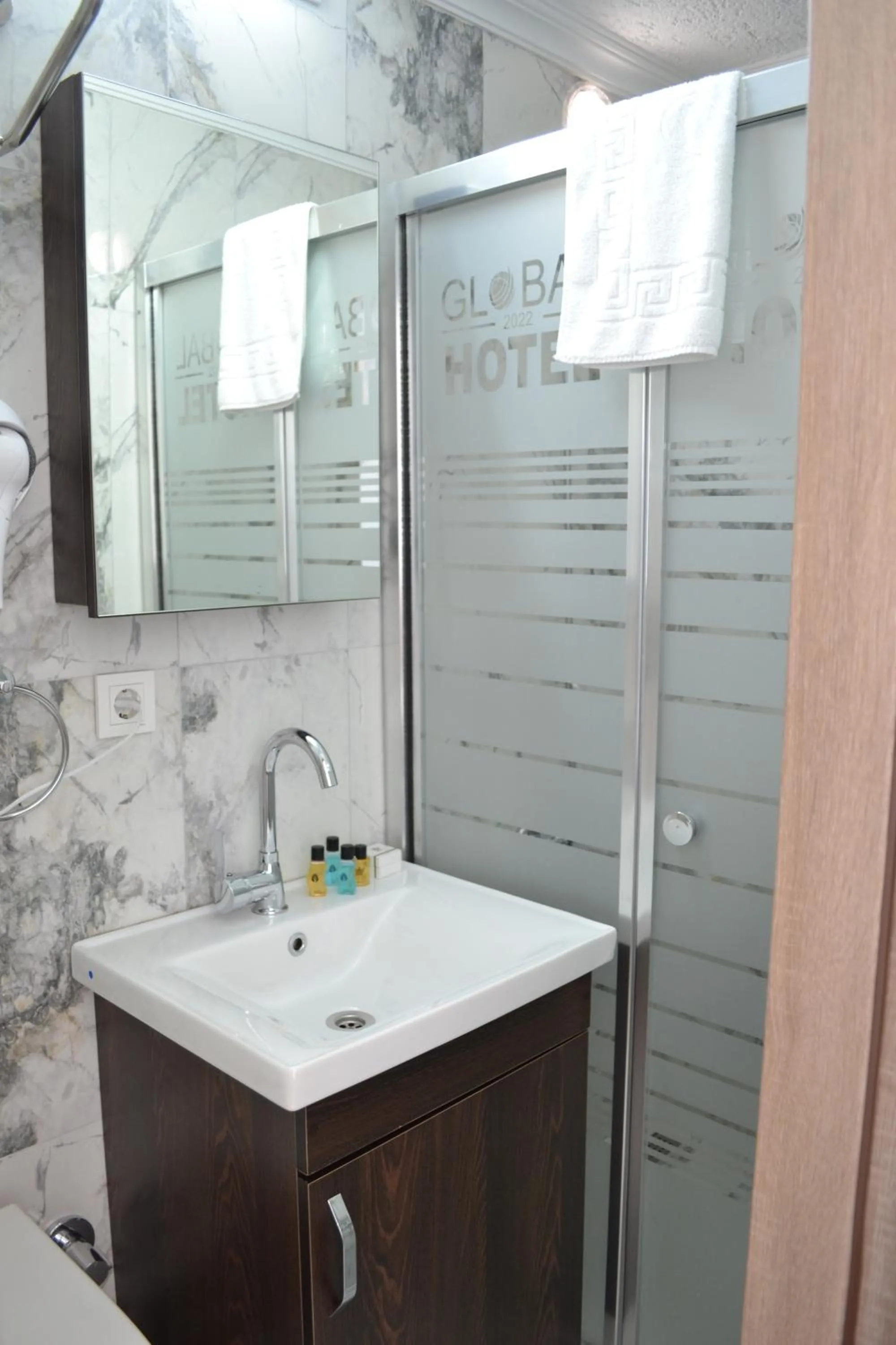 Bathroom in HOTEL GLOBAL 2022