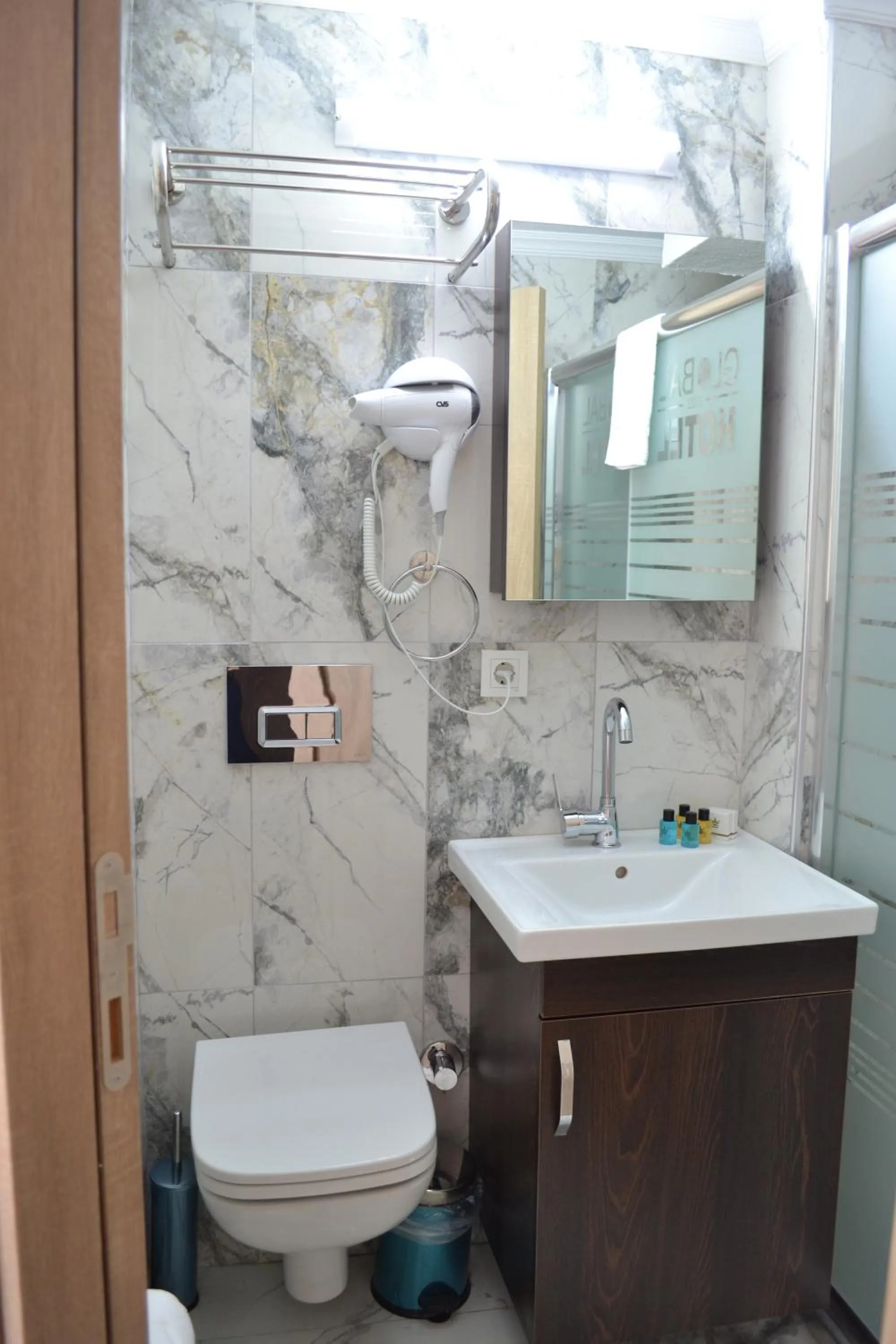 Toilet in HOTEL GLOBAL 2022