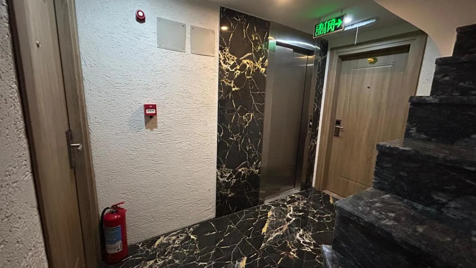 elevator in HOTEL GLOBAL 2022