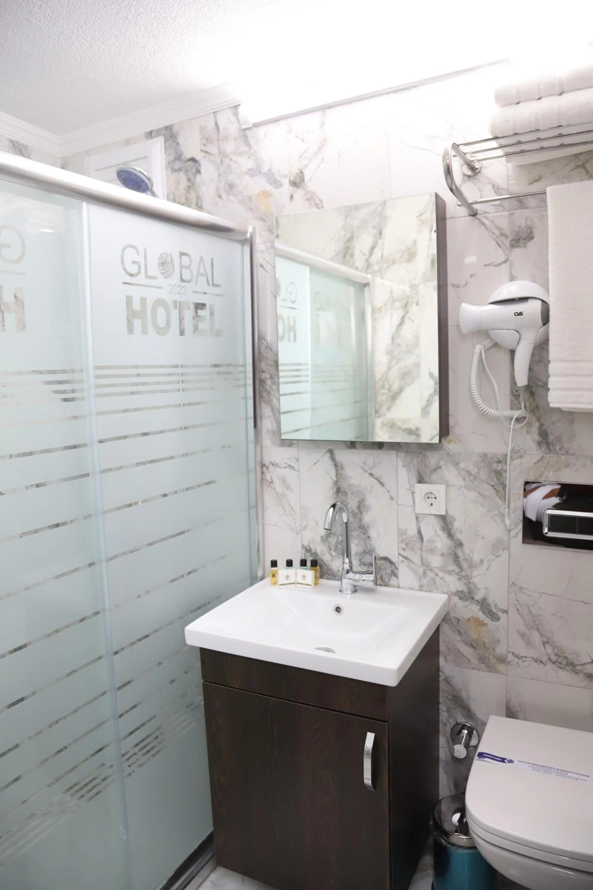 Shower in HOTEL GLOBAL 2022