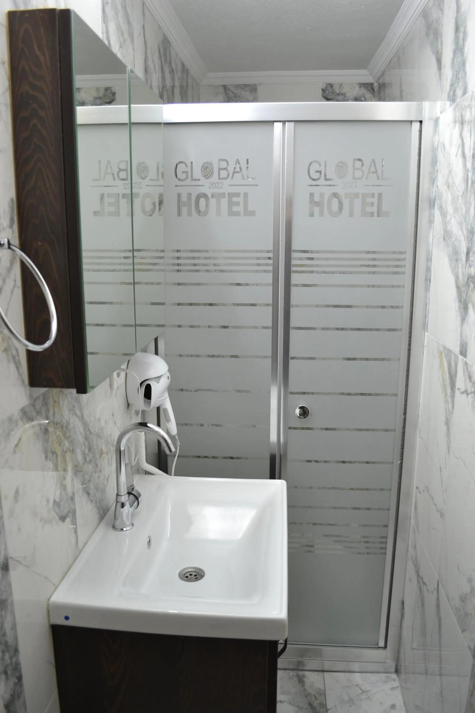Bathroom in HOTEL GLOBAL 2022