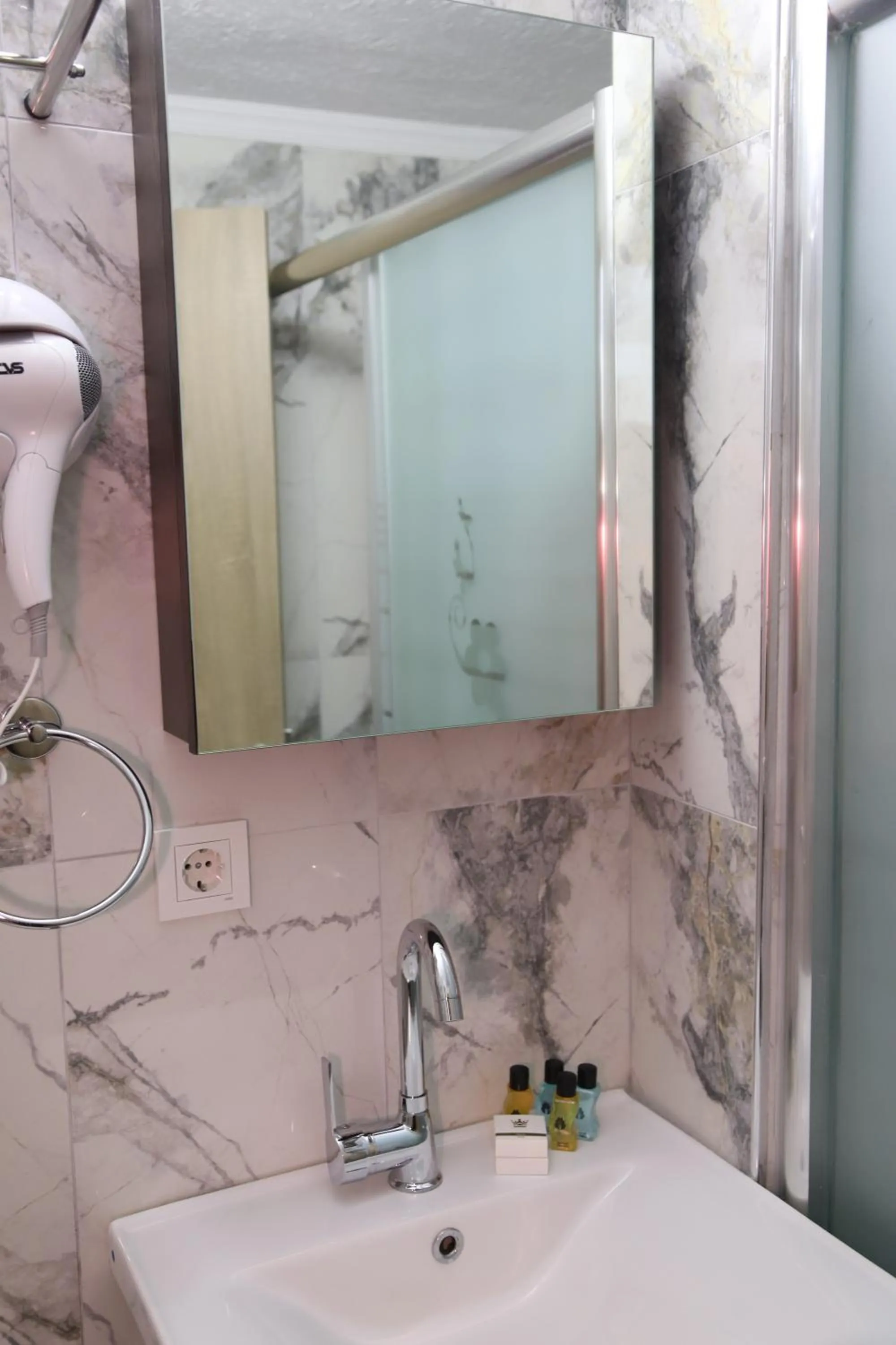 Bathroom in HOTEL GLOBAL 2022