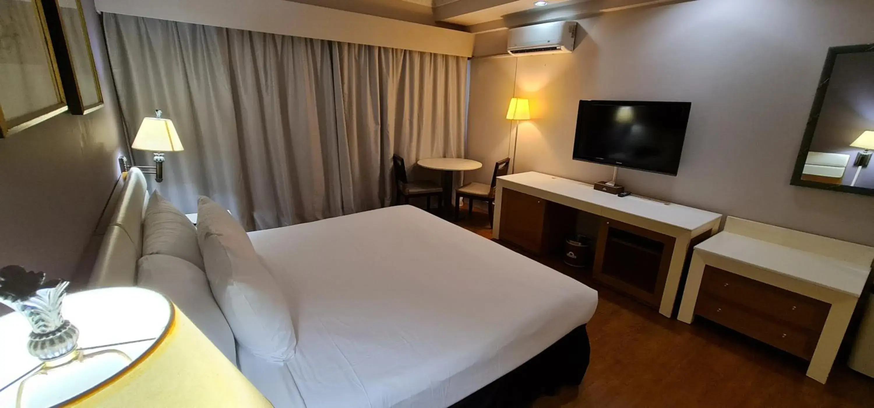 Bedroom, Bed in Days Inn Guam - Tamuning Bedroom, Bed in Days Inn Guam - Tamuning